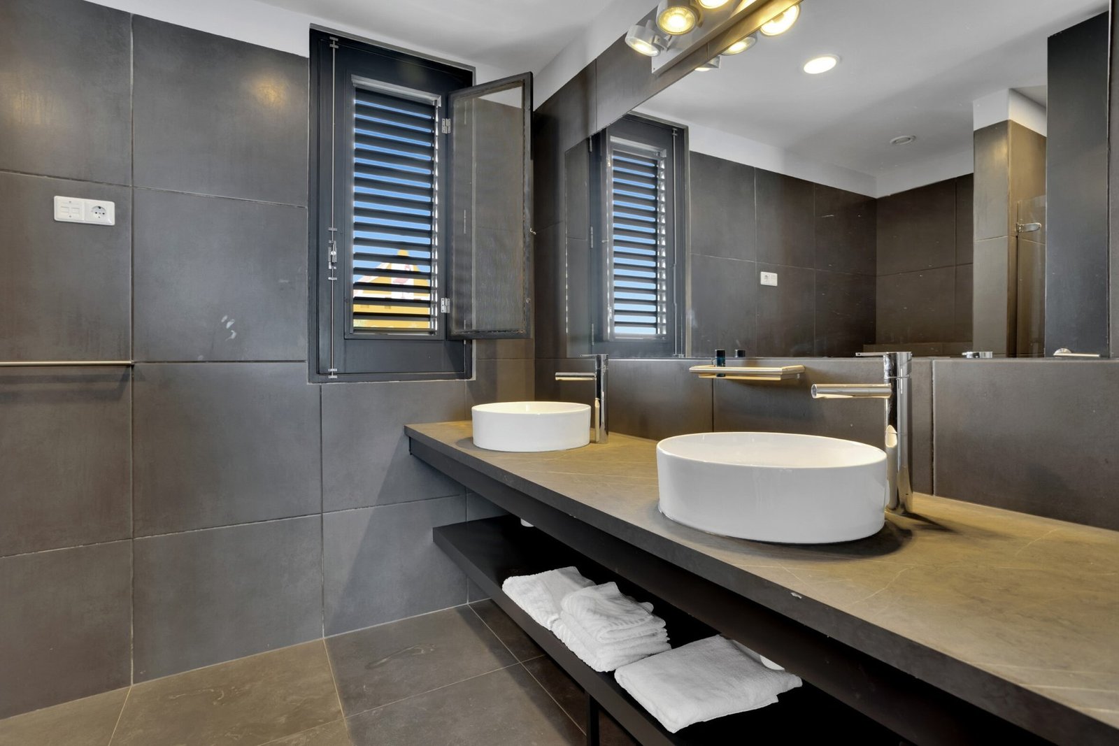 Terramar 9 Luxury Sea View Apartment Perfectly Located On The Boulevard Of The City Kralendijk – Caribbean Apartment in Kralendijk, Bonaire, Caribbean Netherlands 1 - 15424757