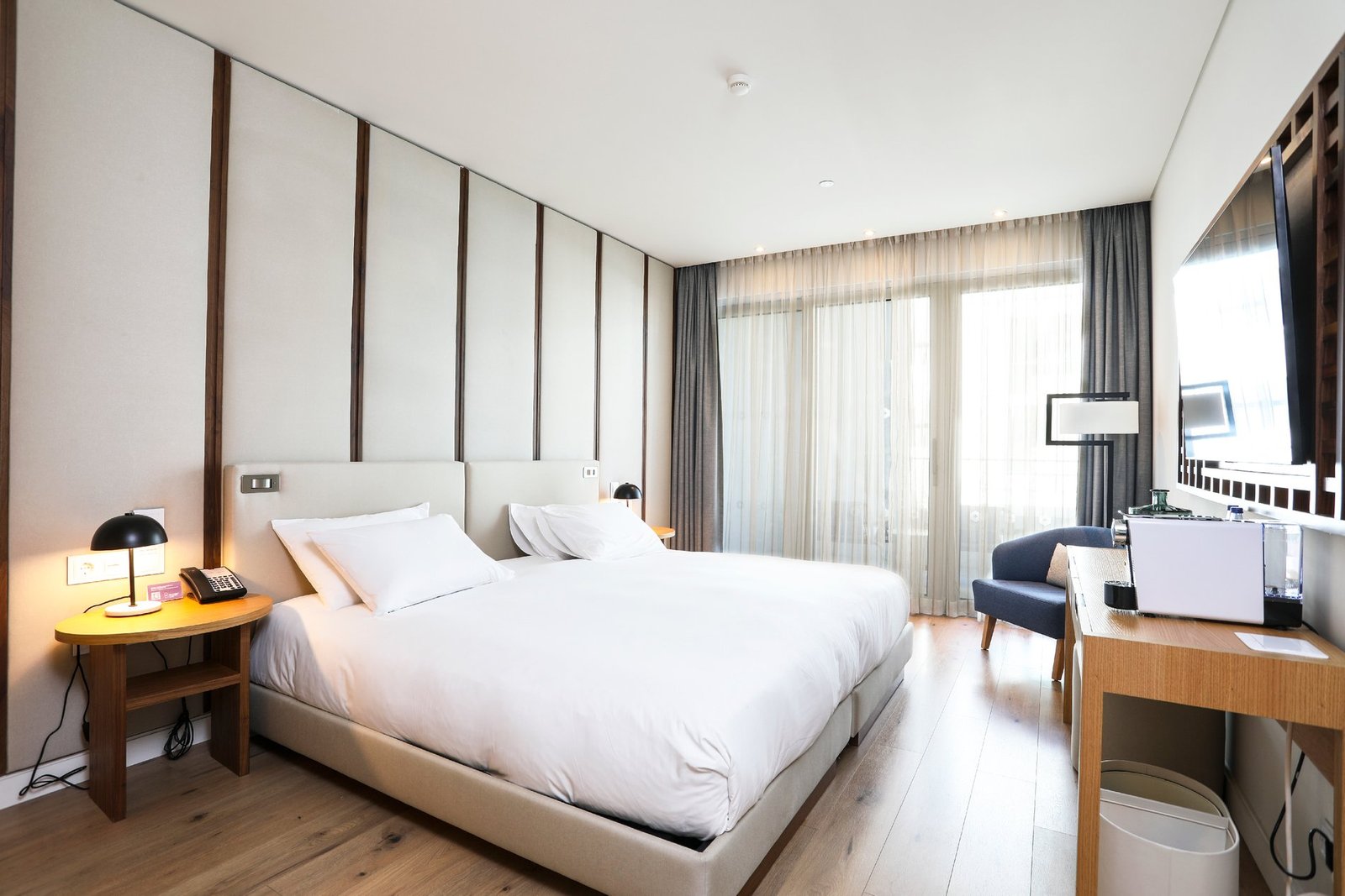 Fantastic Luxury 3 Bedroom Apartment At The Prestigious Hyatt Regency Lisbon Hotel Condo in Belem, Lisbon, Portugal 1 - 14594671