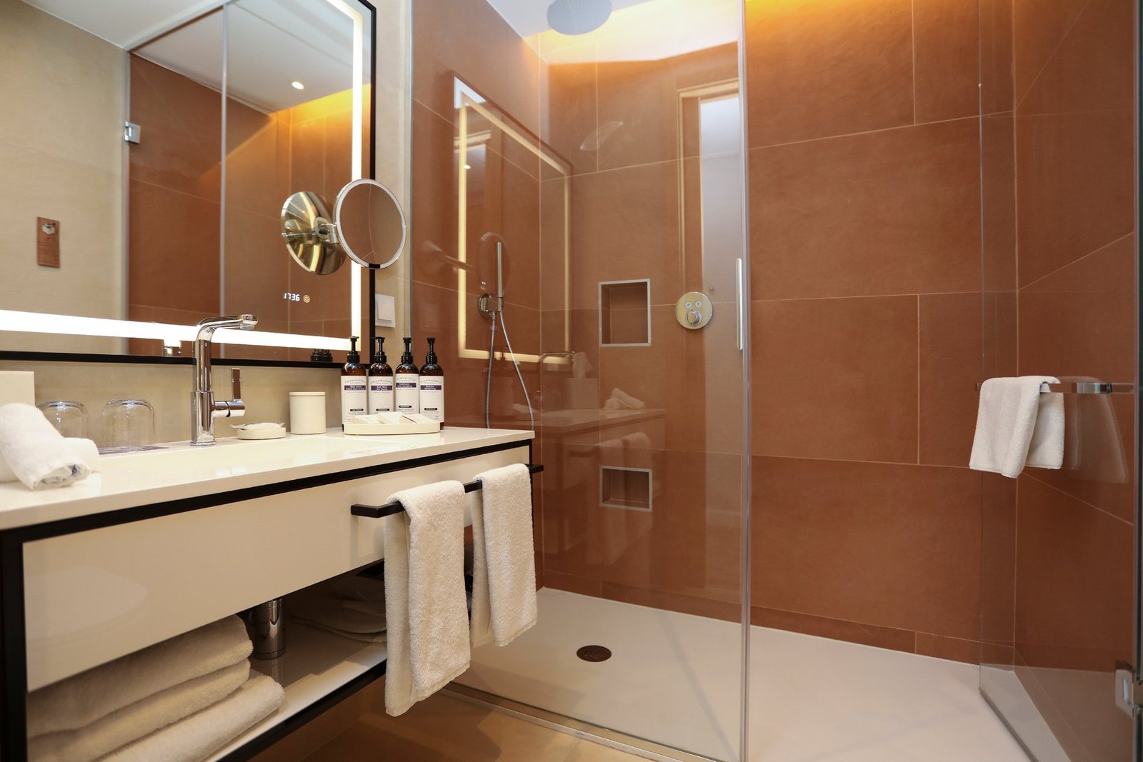 Fantastic Luxury 3 Bedroom Apartment At The Prestigious Hyatt Regency Lisbon Hotel Condo in Belem, Lisbon, Portugal 1 - 14594671