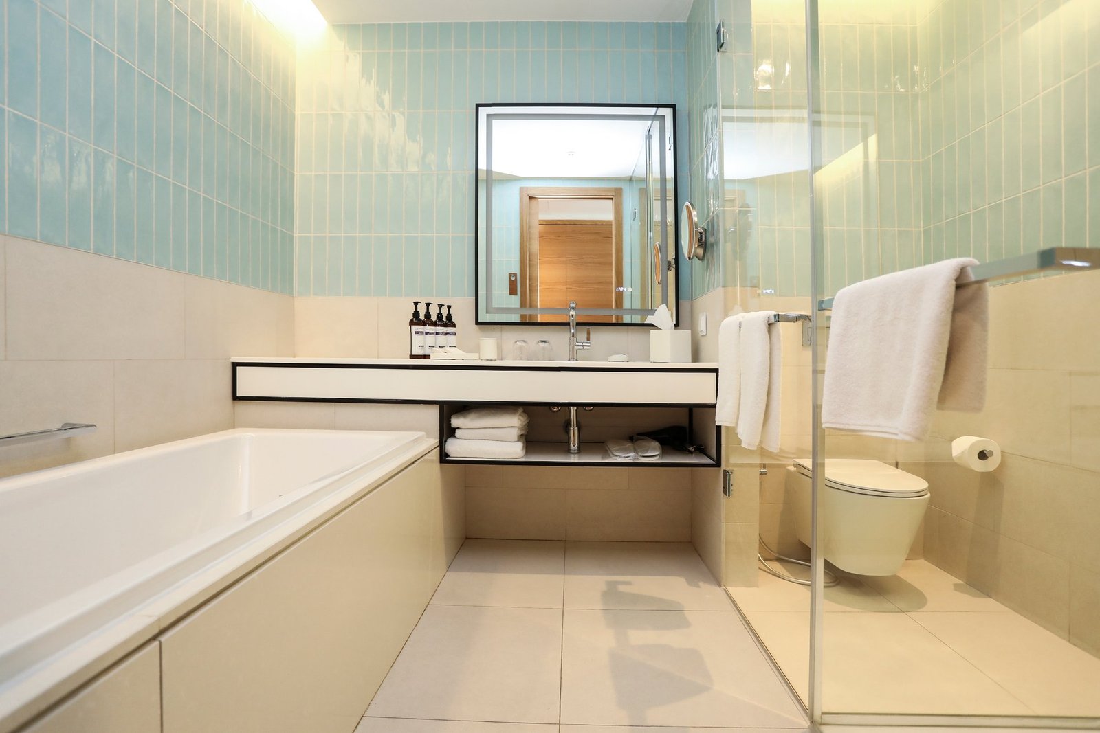 Fantastic Luxury 3 Bedroom Apartment At The Prestigious Hyatt Regency Lisbon Hotel Condo in Belem, Lisbon, Portugal 1 - 14594671