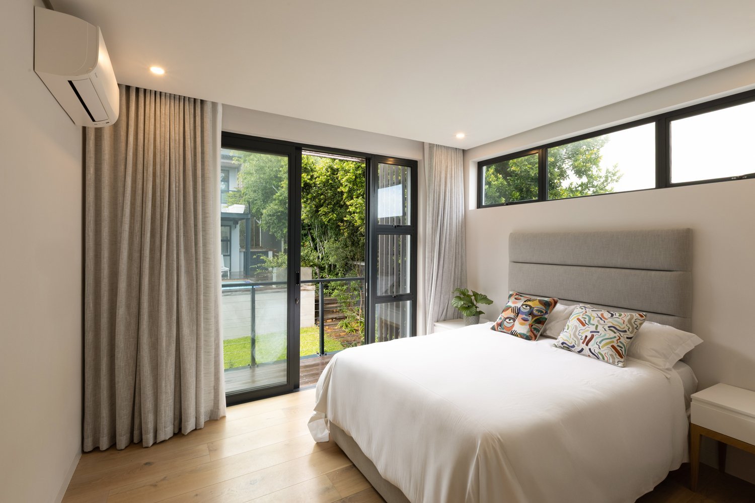 Sophisticated Dual Home Residence The Glen, Camps Bay Country House in Cape Town, Western Cape, South Africa 1 - 15390551