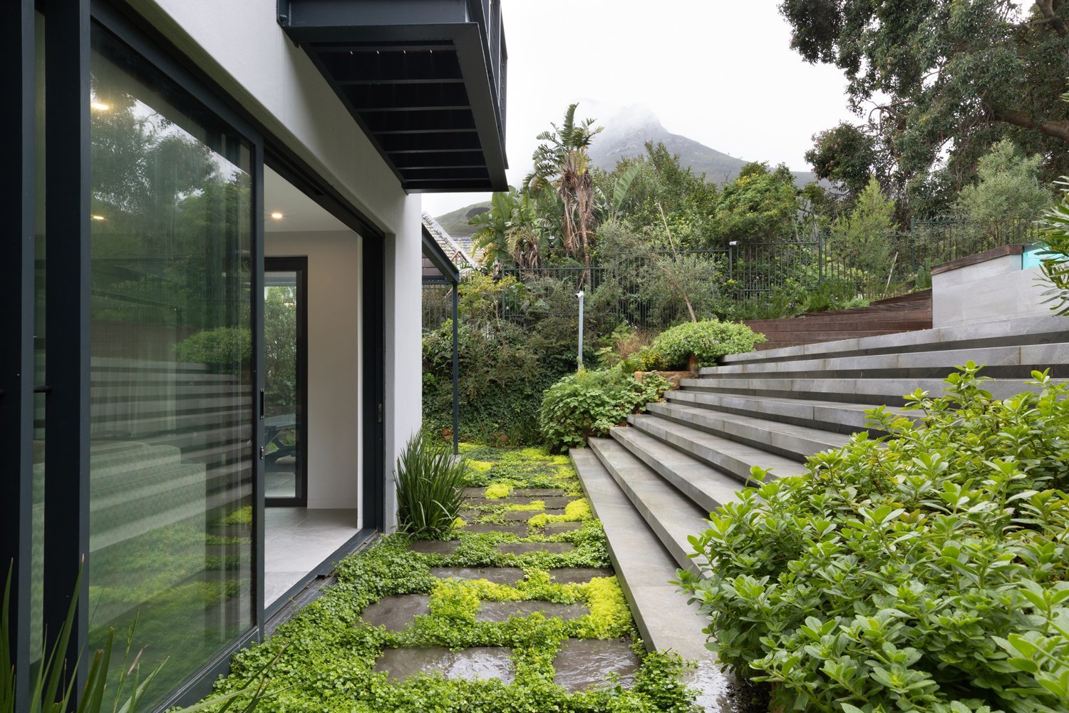 Sophisticated Dual Home Residence The Glen, Camps Bay Country House in Cape Town, Western Cape, South Africa 1 - 15390551