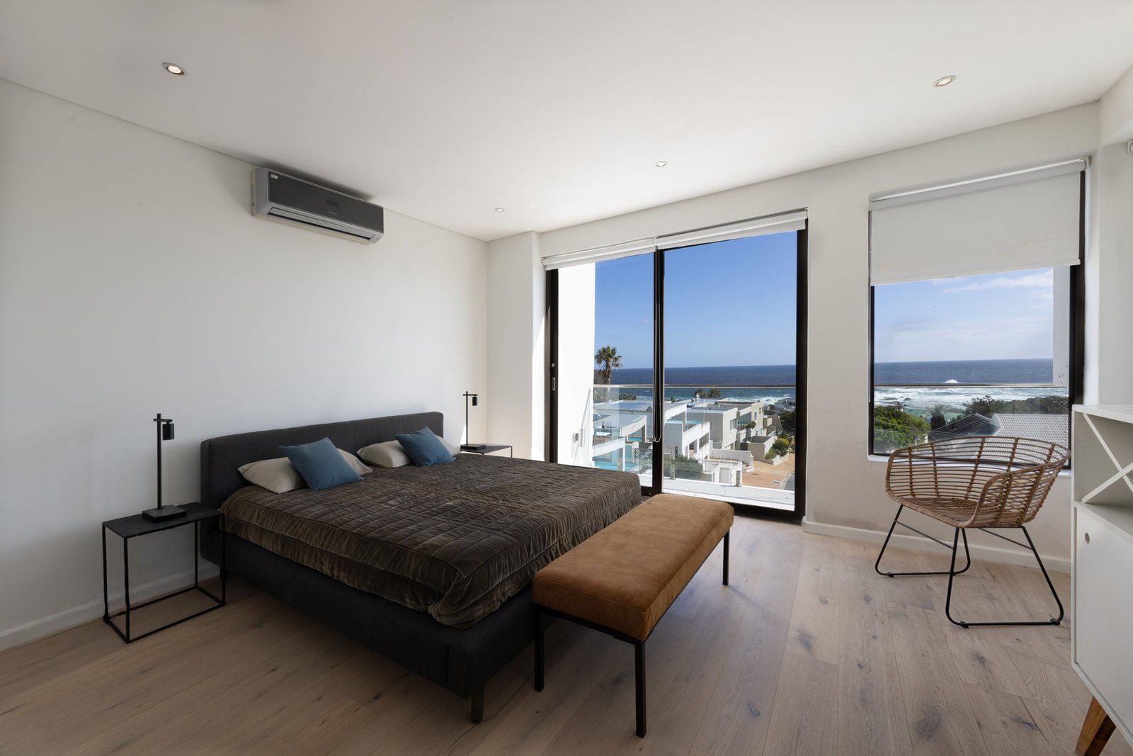 Modern Elegance With Majestic Views Country House in Cape Town, Western Cape, South Africa 1 - 16092977