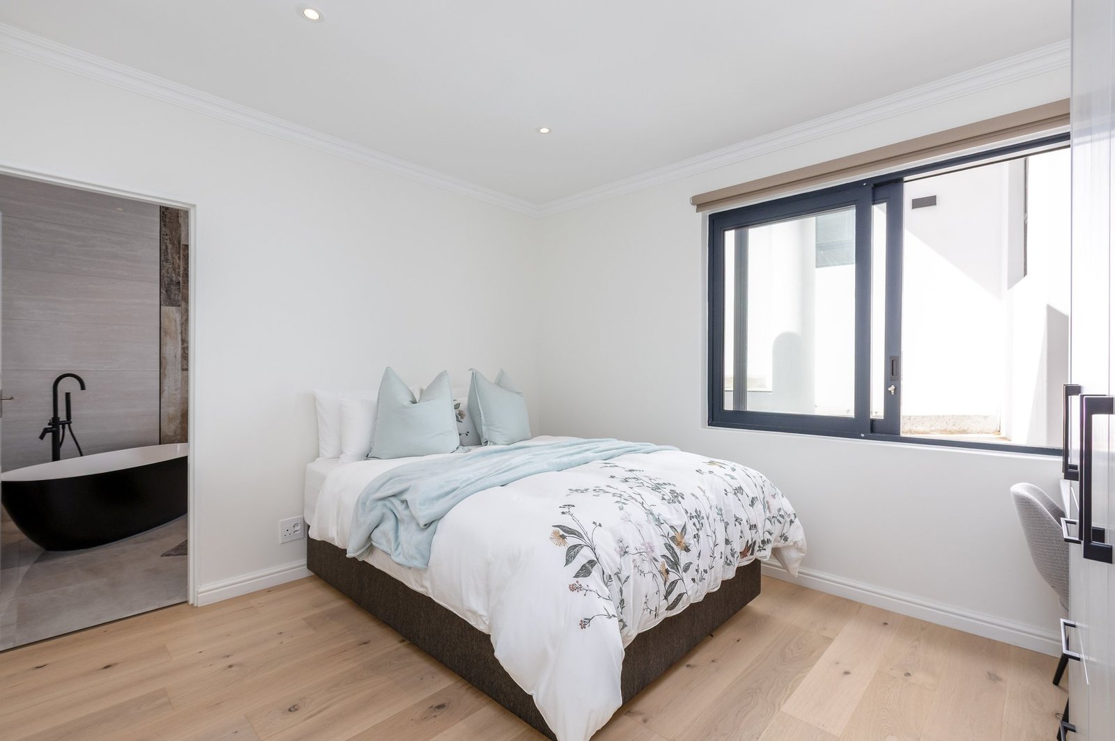 Vat Inclusive No Transfer Duty House in Cape Town, Western Cape, South Africa 1 - 15776314