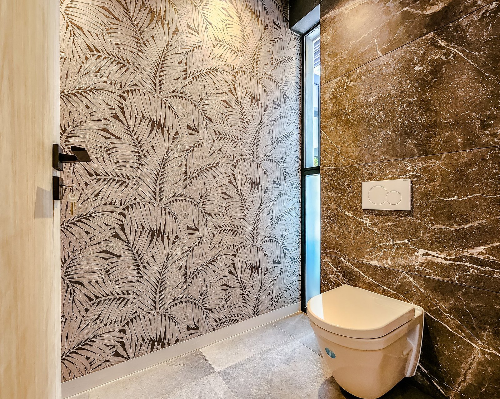 One Of A Kind Family Home In Sought After Deep Glen Position. House in Cape Town, Western Cape, South Africa 1 - 15947125