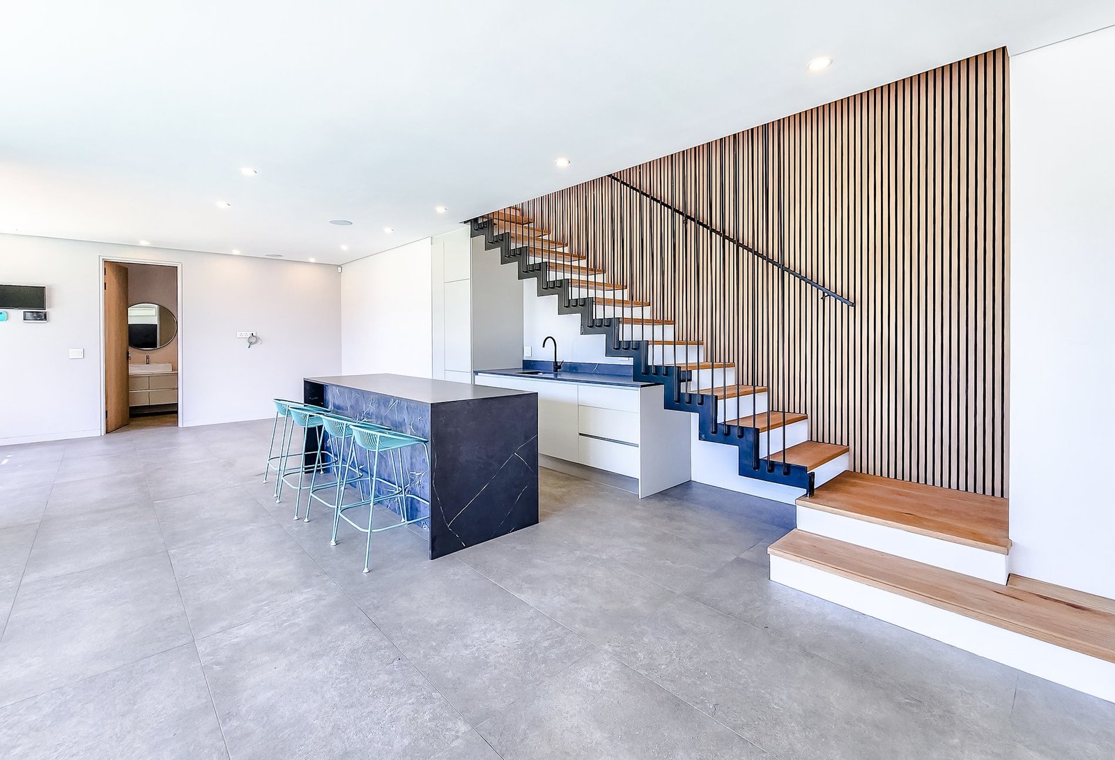 One Of A Kind Family Home In Sought After Deep Glen Position. House in Cape Town, Western Cape, South Africa 1 - 15947125