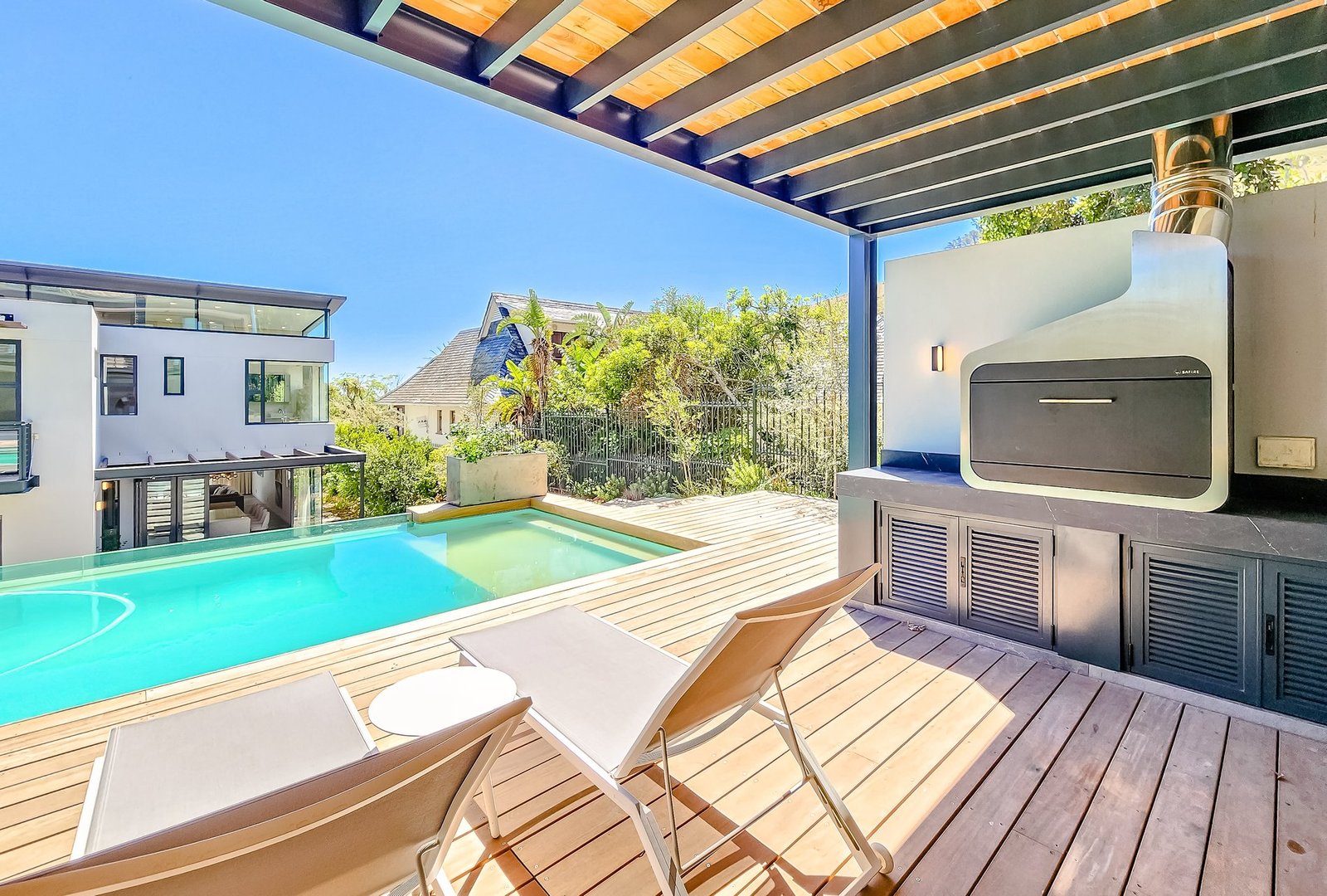 One Of A Kind Family Home In Sought After Deep Glen Position. House in Cape Town, Western Cape, South Africa 1 - 15947125