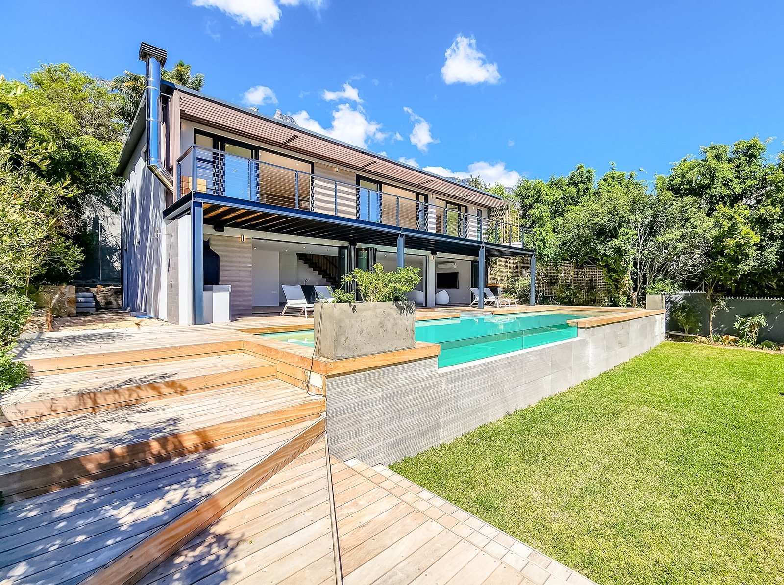 One Of A Kind Family Home In Sought After Deep Glen Position. House in Cape Town, Western Cape, South Africa 1 - 15947125