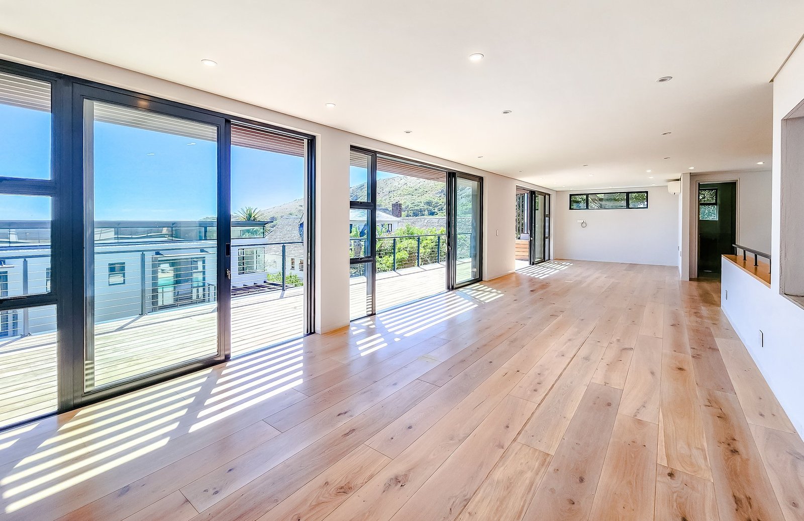 One Of A Kind Family Home In Sought After Deep Glen Position. House in Cape Town, Western Cape, South Africa 1 - 15947125