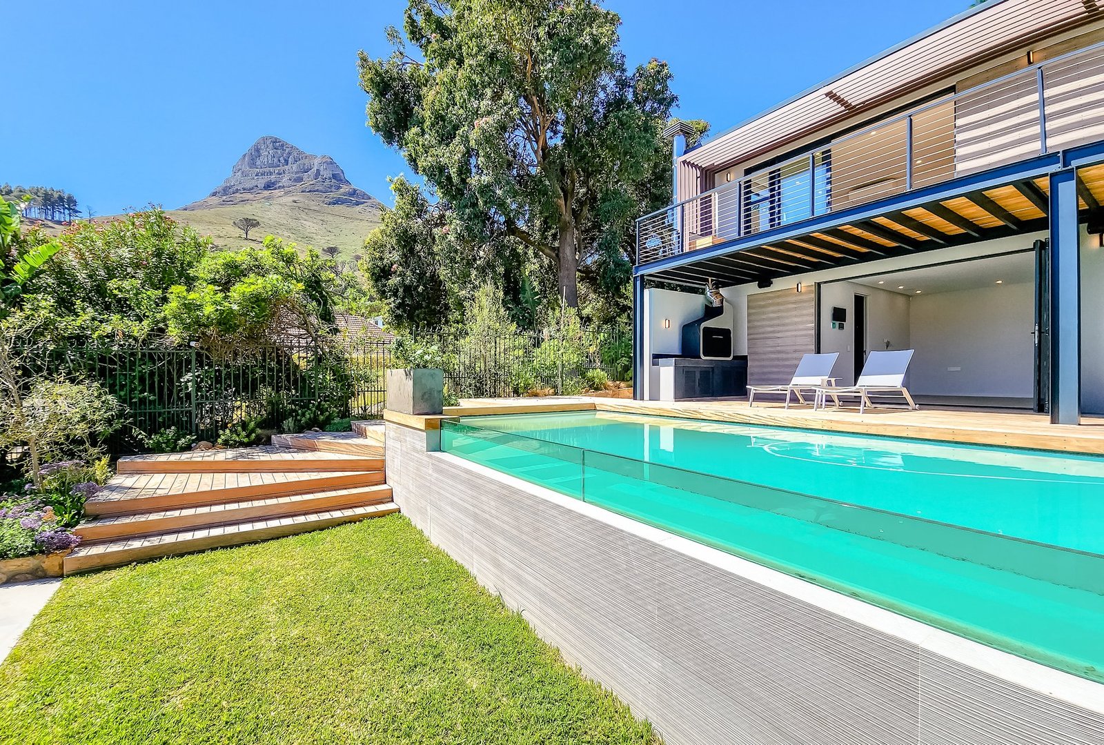 One Of A Kind Family Home In Sought After Deep Glen Position. House in Cape Town, Western Cape, South Africa 1 - 15947125