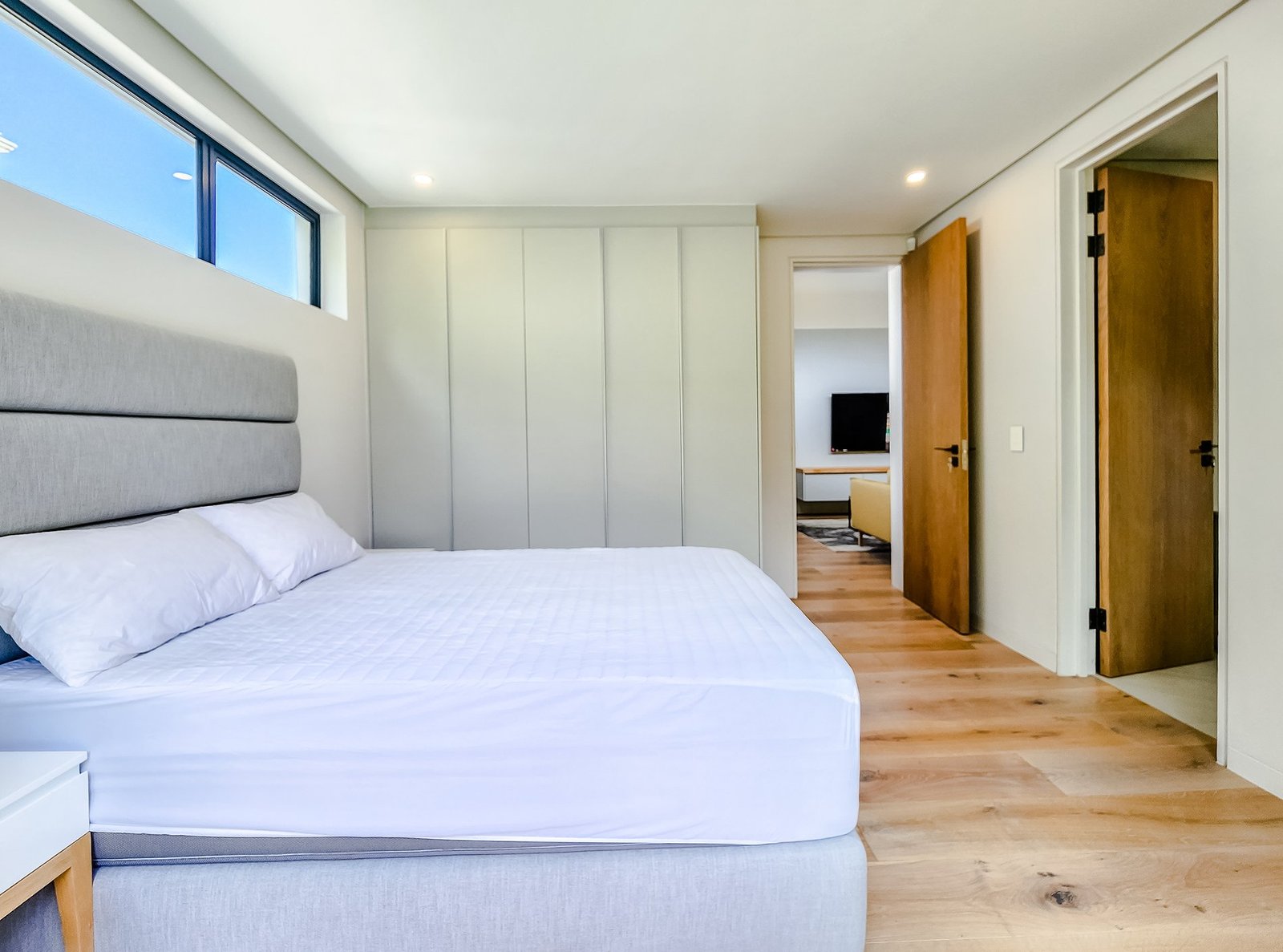 One Of A Kind Family Home In Sought After Deep Glen Position. House in Cape Town, Western Cape, South Africa 1 - 15947125