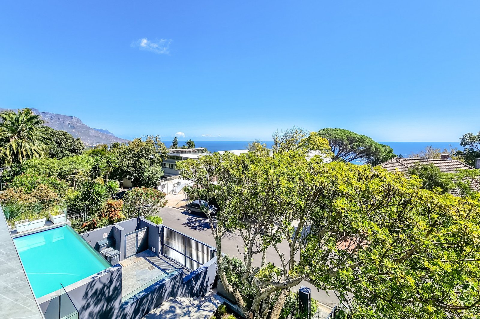 One Of A Kind Family Home In Sought After Deep Glen Position. House in Cape Town, Western Cape, South Africa 1 - 15947125