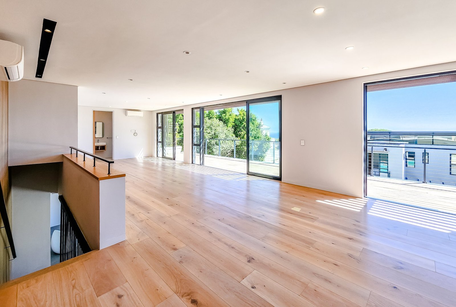 One Of A Kind Family Home In Sought After Deep Glen Position. House in Cape Town, Western Cape, South Africa 1 - 15947125