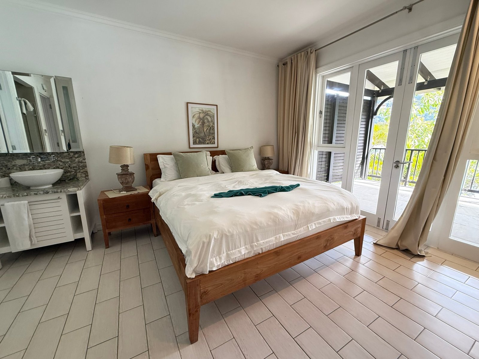 Beachfront 3 Bedroom House For Sale On Eden Island With Private Pool & Mooring House in Providence, Cascade, Seychelles 1 - 16202243