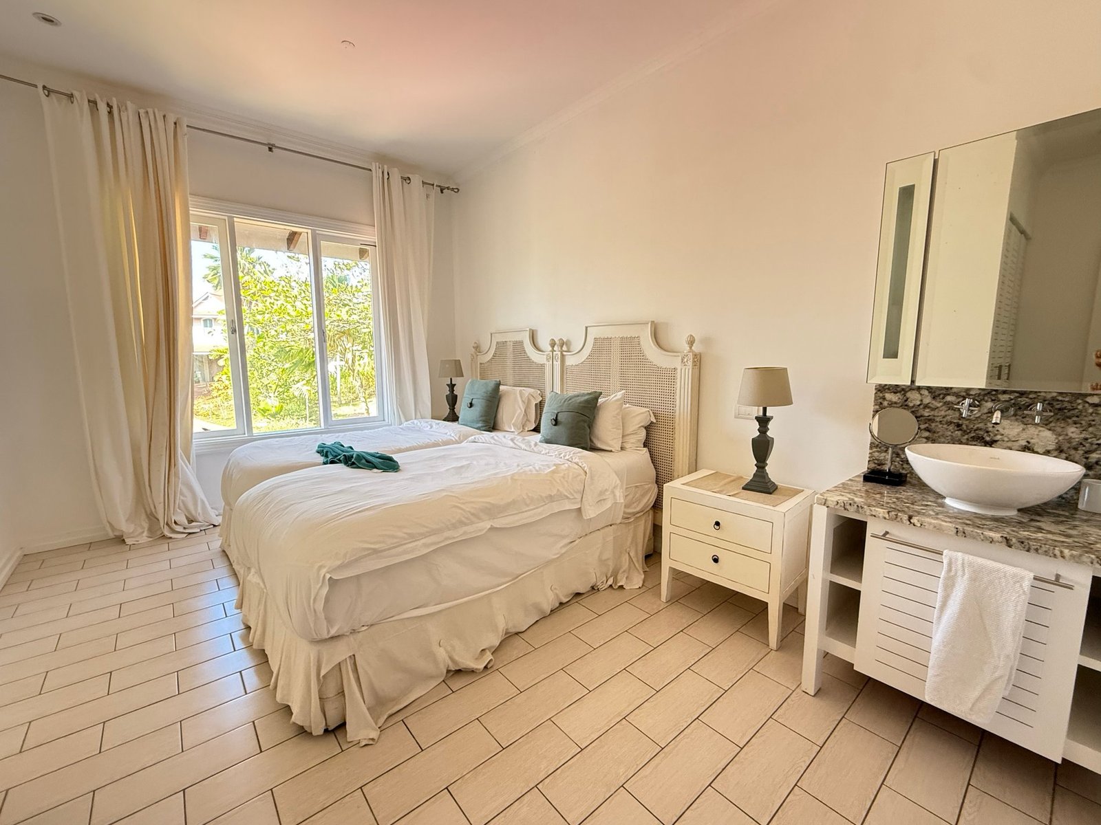 Beachfront 3 Bedroom House For Sale On Eden Island With Private Pool & Mooring House in Providence, Cascade, Seychelles 1 - 16202243