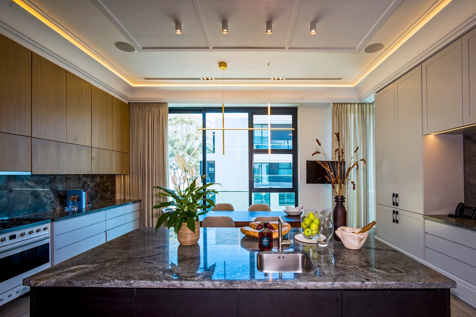 One Of A Kind Penthouse With Breathtaking Views Across Cape Town’s Atlantic Seaboard & Lions Head Penthouse in Cape Town, Western Cape, South Africa 1 - 13627005