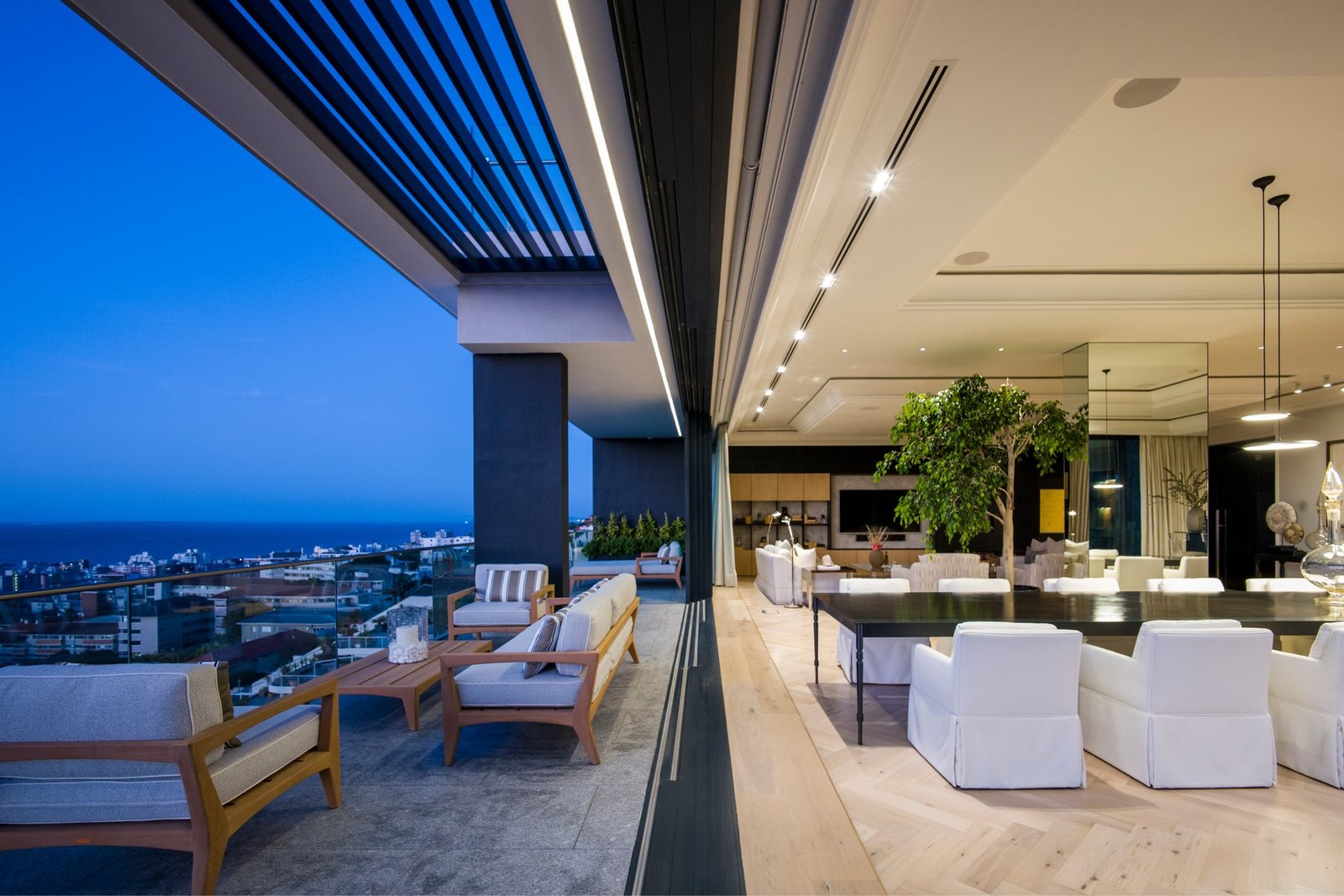 One Of A Kind Penthouse With Breathtaking Views Across Cape Town’s Atlantic Seaboard & Lions Head Penthouse in Cape Town, Western Cape, South Africa 1 - 13627005