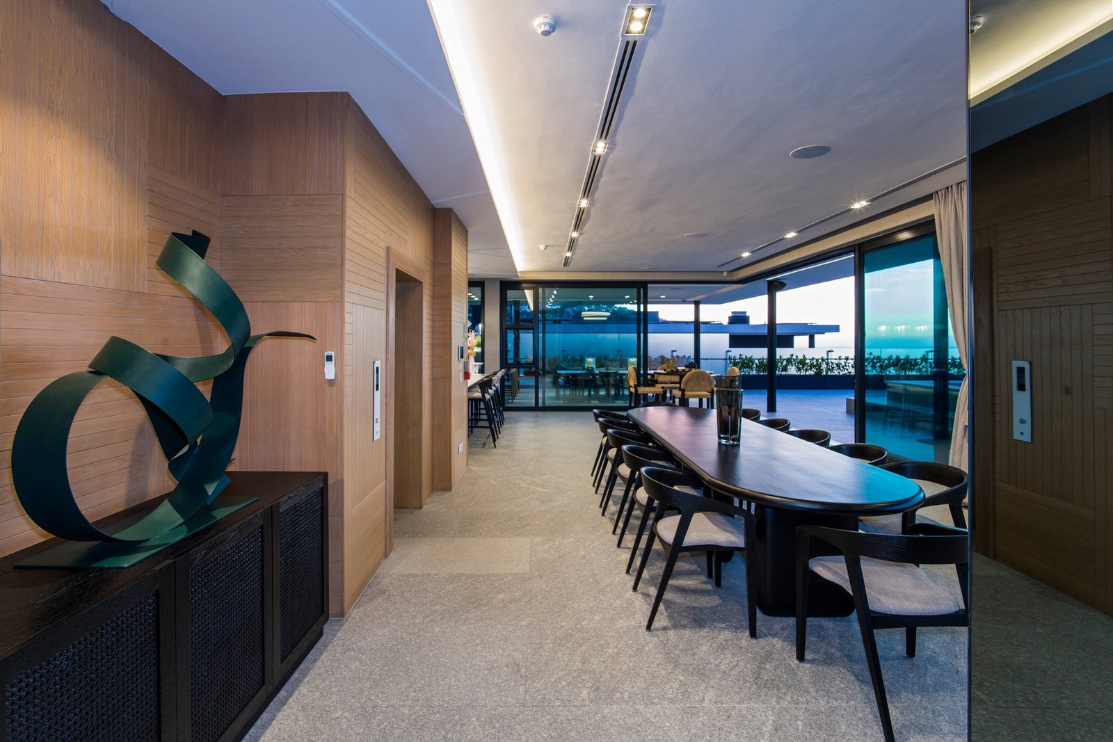 One Of A Kind Penthouse With Breathtaking Views Across Cape Town’s Atlantic Seaboard & Lions Head Penthouse in Cape Town, Western Cape, South Africa 1 - 13627005