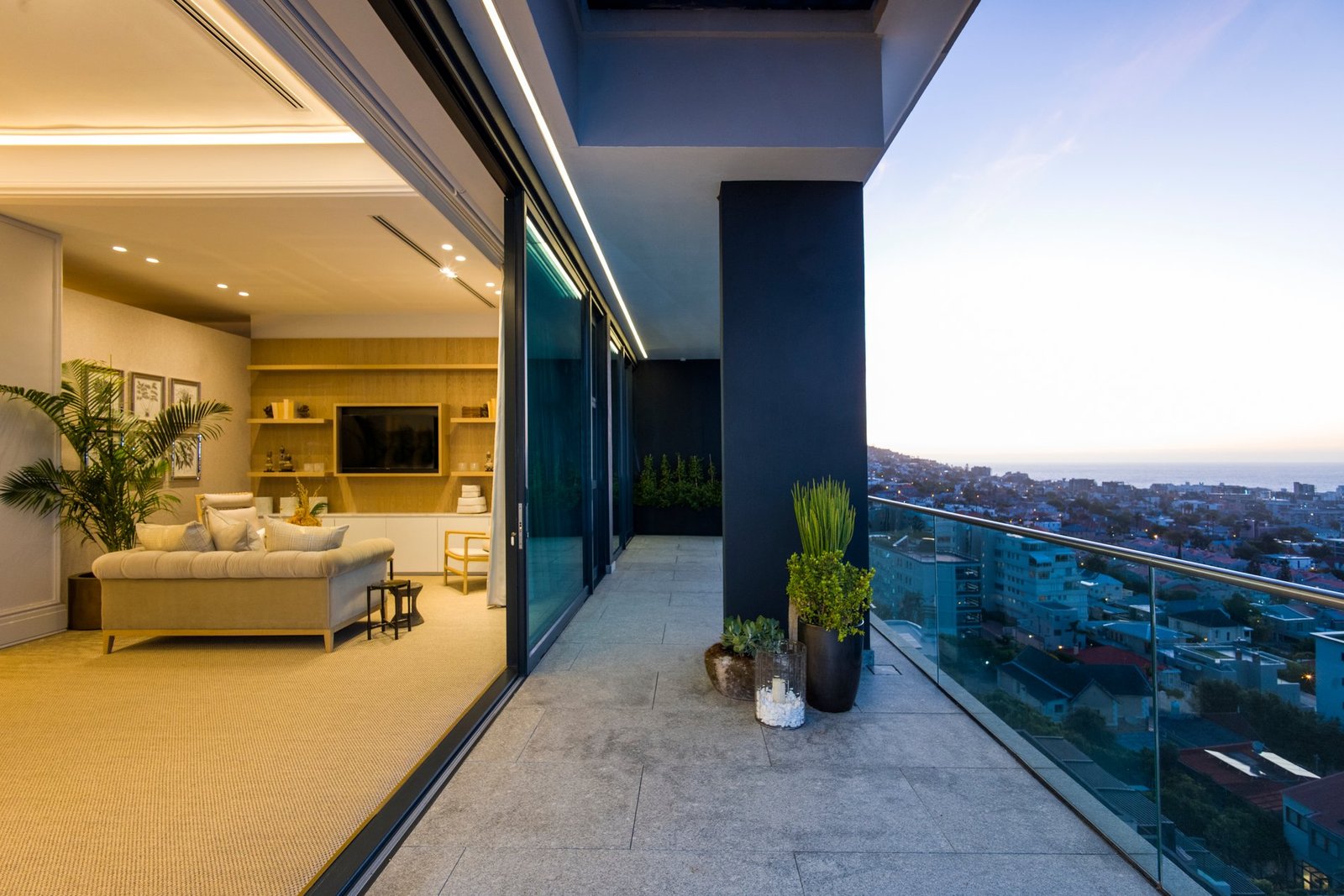 One Of A Kind Penthouse With Breathtaking Views Across Cape Town’s Atlantic Seaboard & Lions Head Penthouse in Cape Town, Western Cape, South Africa 1 - 13627005