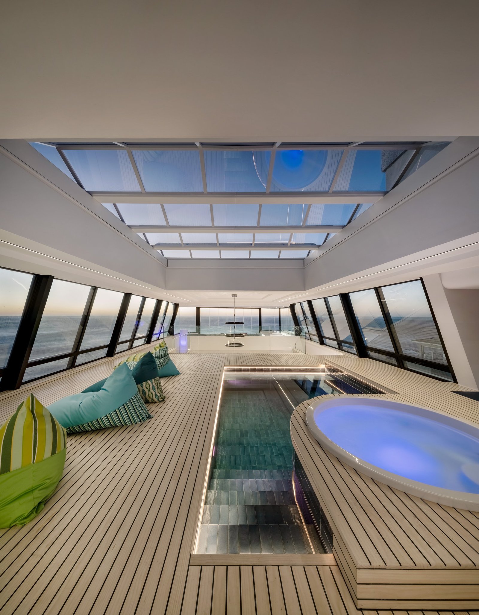 Yacht In The Sky: The Ultimate Luxury Penthouse In Cape Town Penthouse in Cape Town, Western Cape, South Africa 1 - 15390588