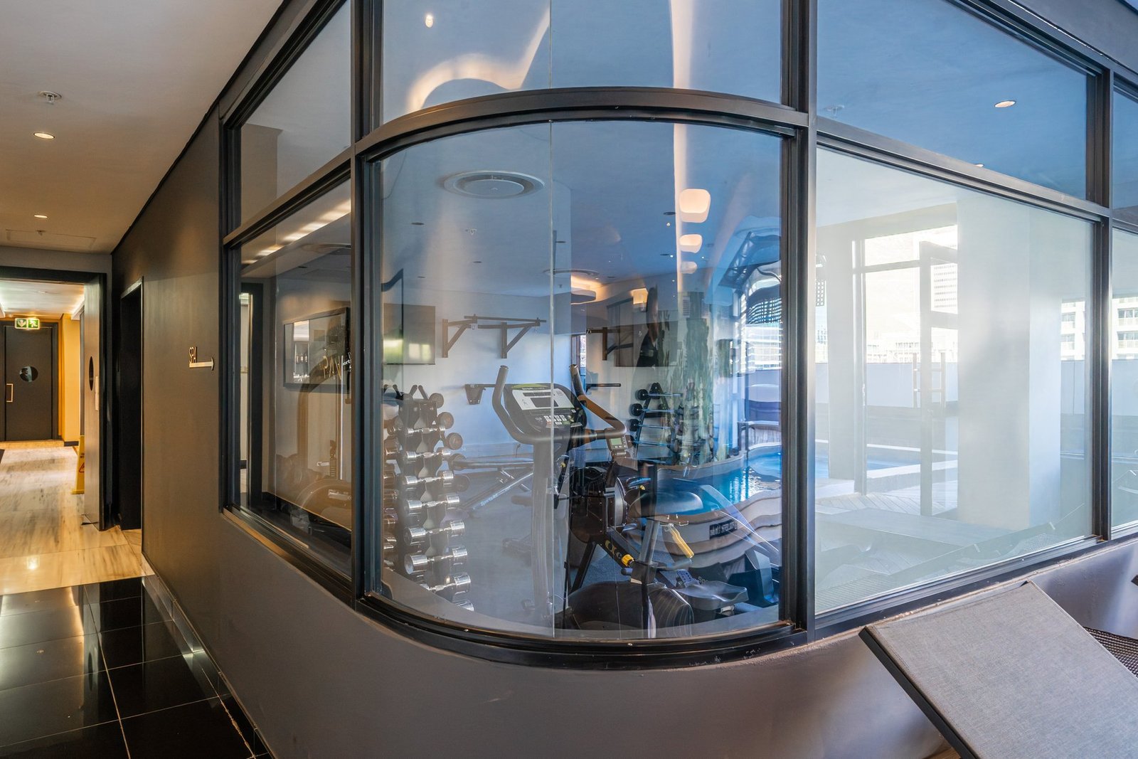 Rising Above Expectation: The Onyx Duplex Penthouse. Penthouse in Cape Town, Western Cape, South Africa 1 - 16391226