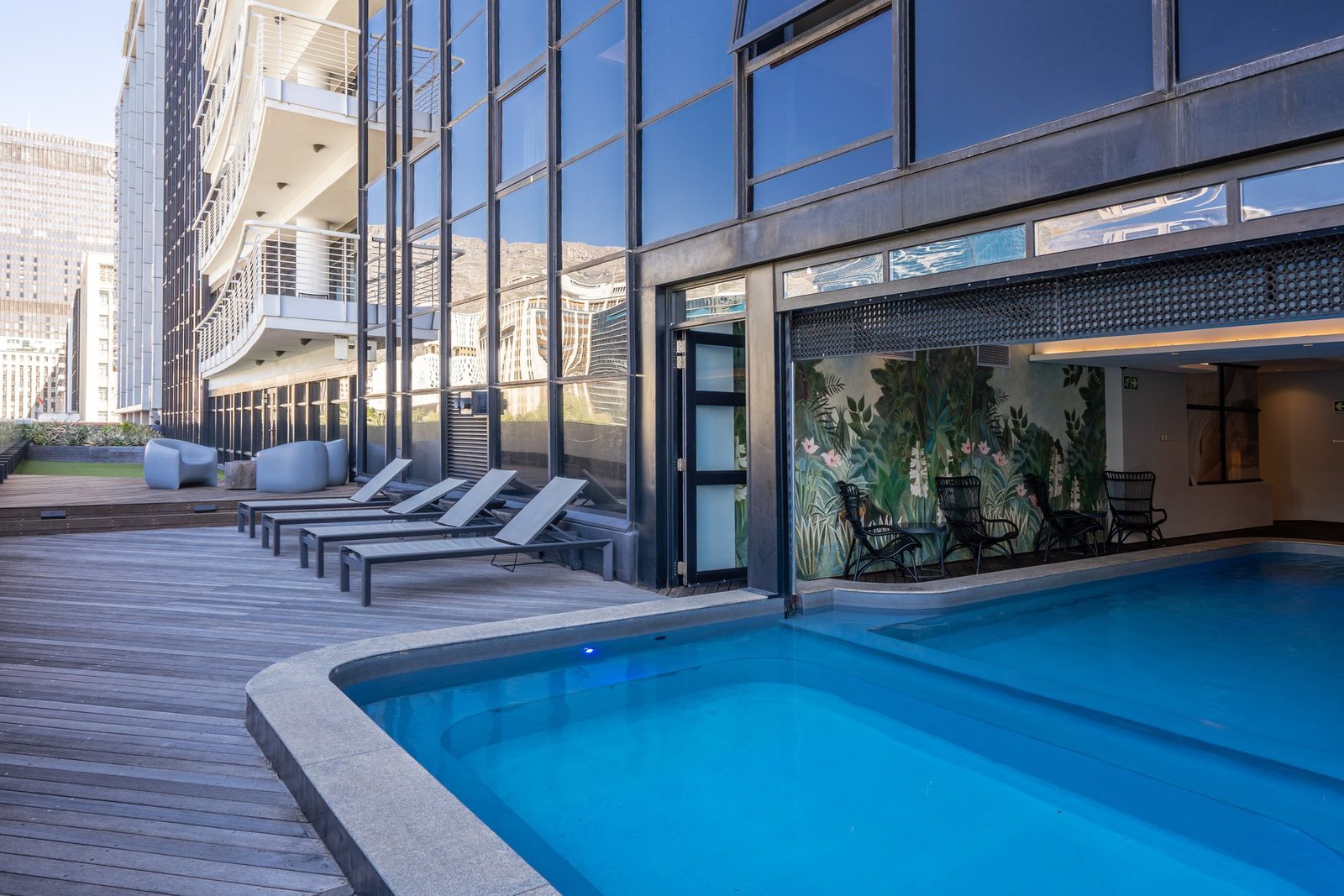 Rising Above Expectation: The Onyx Duplex Penthouse. Penthouse in Cape Town, Western Cape, South Africa 1 - 16391226