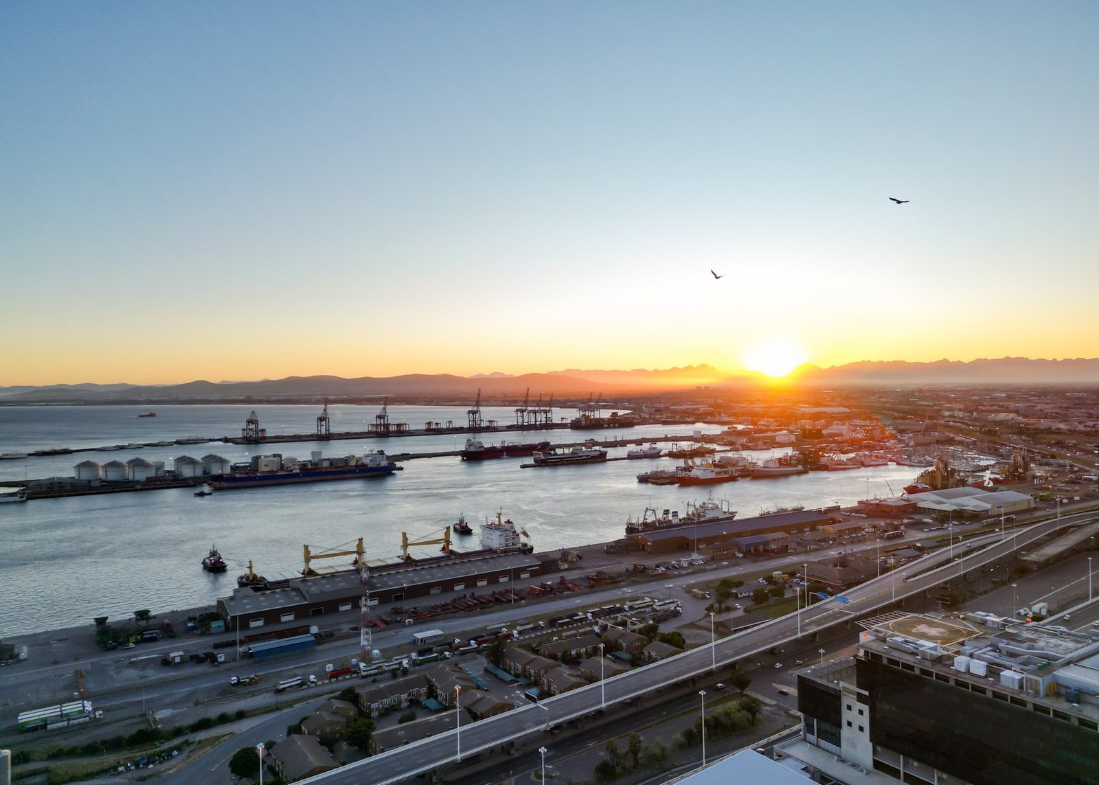Rising Above Expectation: The Onyx Duplex Penthouse. Penthouse in Cape Town, Western Cape, South Africa 1 - 16391226