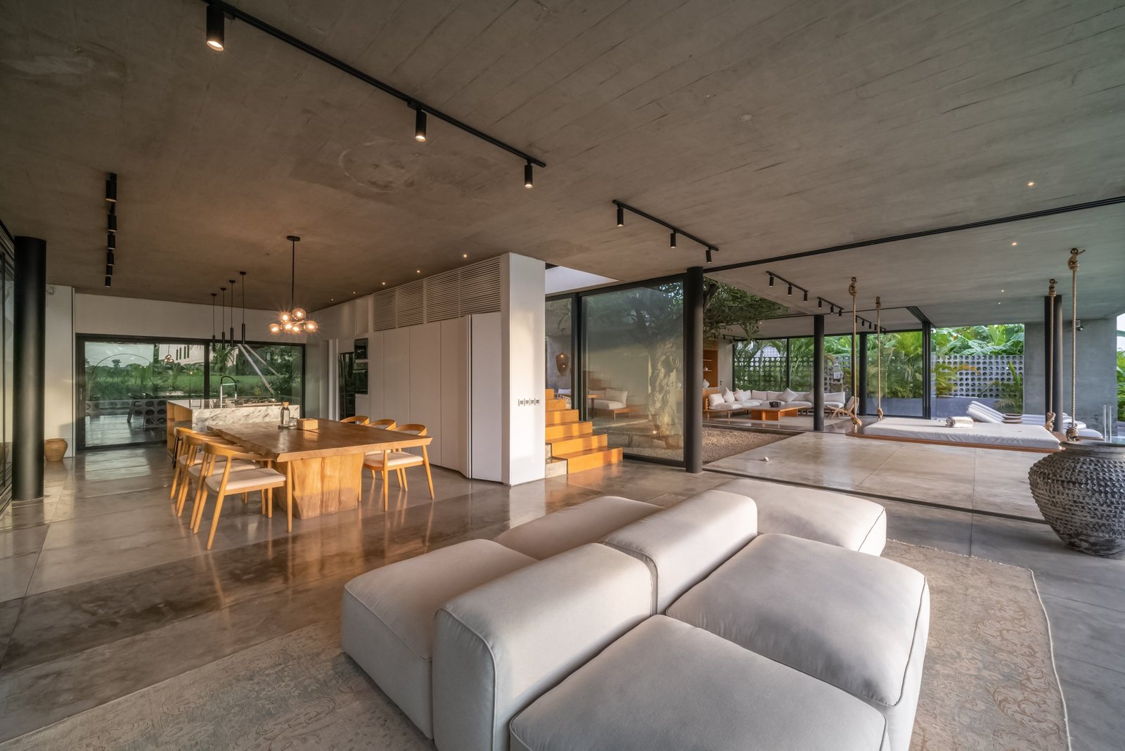 5 Bedroom Freehold Villa In Canggu Villa in Bali, Indonesia 1 - 15881012