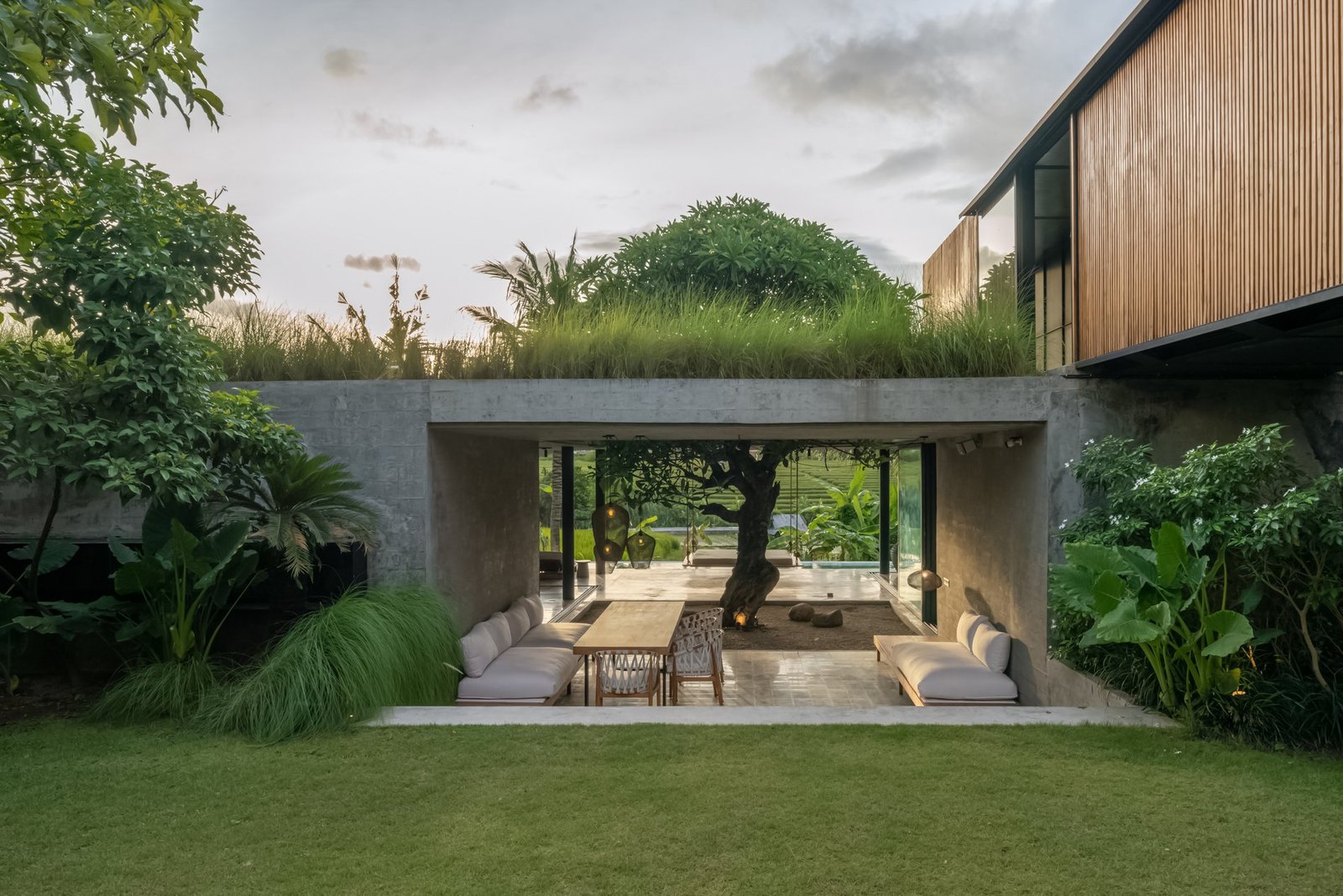 5 Bedroom Freehold Villa In Canggu Villa in Bali, Indonesia 1 - 15881012