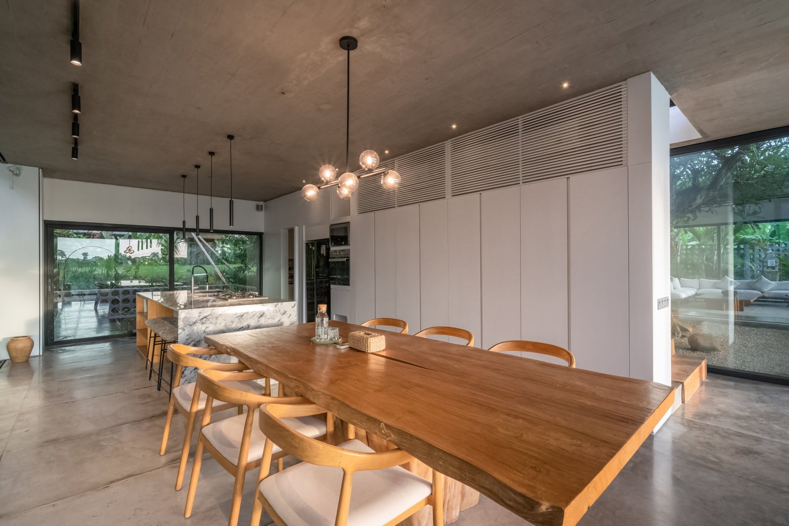 5 Bedroom Freehold Villa In Canggu Villa in Bali, Indonesia 1 - 15881012