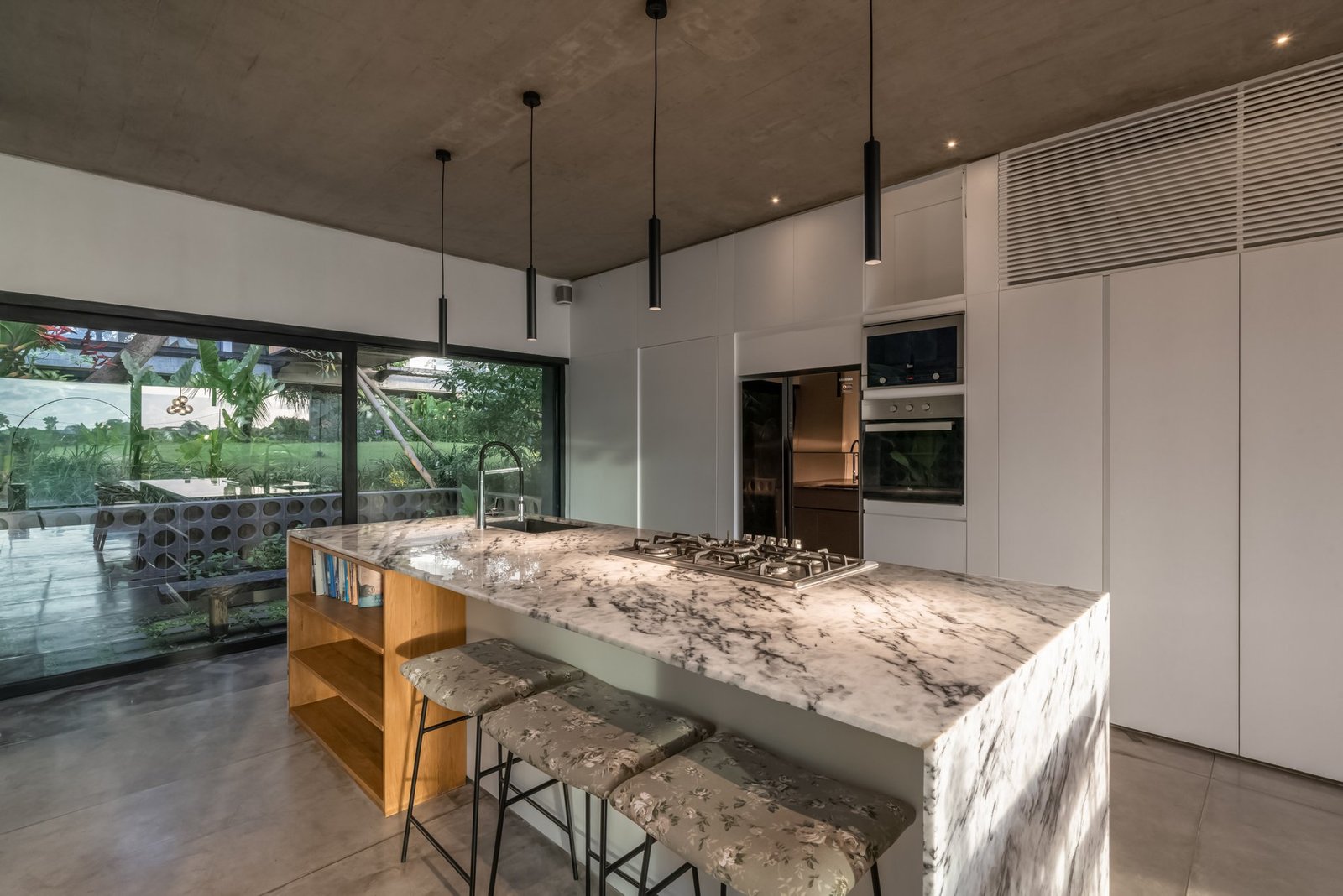 5 Bedroom Freehold Villa In Canggu Villa in Bali, Indonesia 1 - 15881012