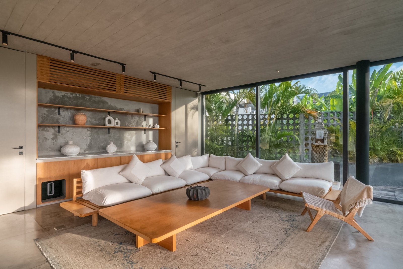 5 Bedroom Freehold Villa In Canggu Villa in Bali, Indonesia 1 - 15881012