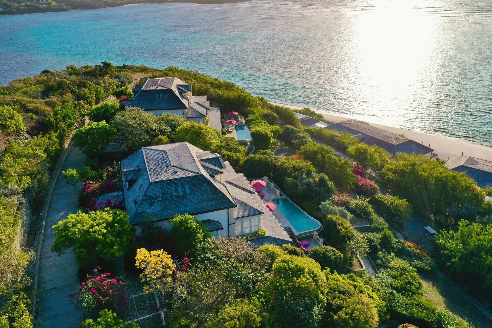 Enchanting Caribbean Villa Set In The Exclusive Mandarin Oriental Canouan Development. Villa in Canouan Island, Grenadines, Saint Vincent and the Grenadines 1 - 13531602