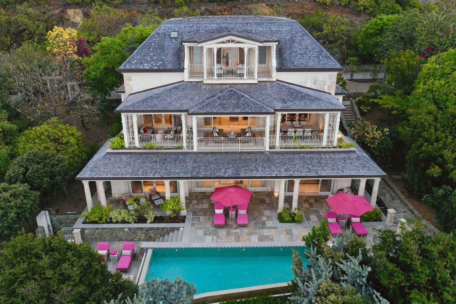 Enchanting Caribbean Villa Set In The Exclusive Mandarin Oriental Canouan Development. Villa in Canouan Island, Grenadines, Saint Vincent and the Grenadines 1 - 13531602