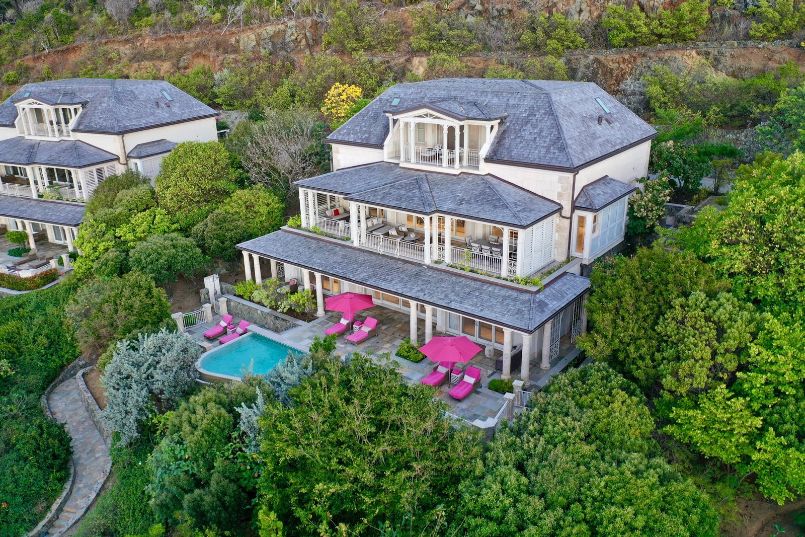 Enchanting Caribbean Villa Set In The Exclusive Mandarin Oriental Canouan Development. Villa in Canouan Island, Grenadines, Saint Vincent and the Grenadines 1 - 13531602