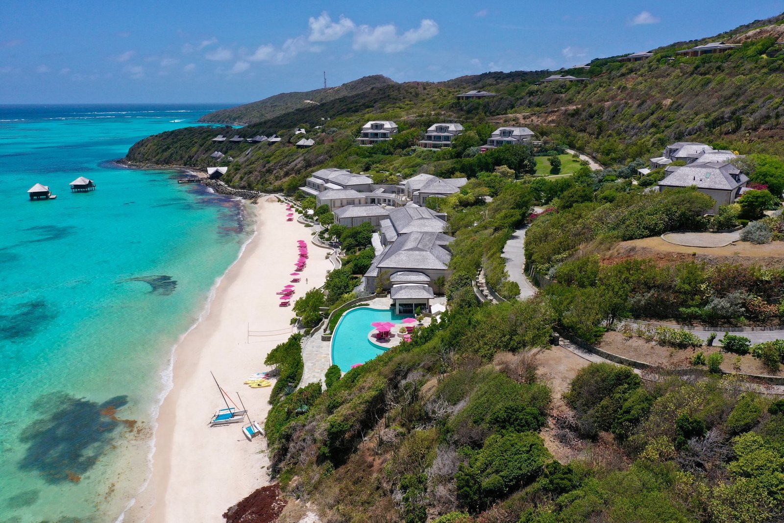 Enchanting Caribbean Villa Set In The Exclusive Mandarin Oriental Canouan Development. Villa in Canouan Island, Grenadines, Saint Vincent and the Grenadines 1 - 13531602