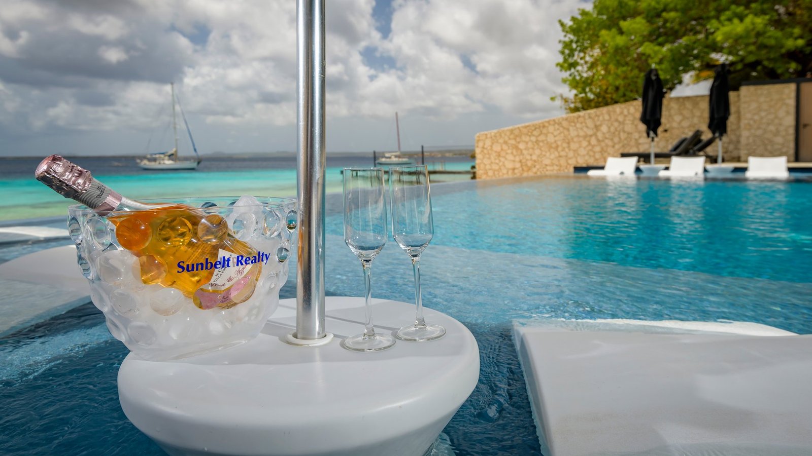 Magnificent Villa With Infinity Pool, Beach And Luxurious Interior – Caribbean Villa in Kralendijk, Bonaire, Caribbean Netherlands 1 - 15268649