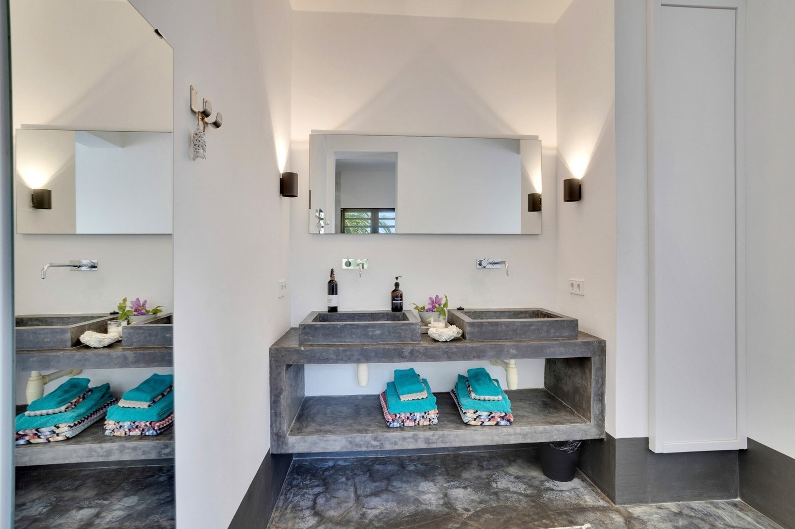 Beautiful Piet Boon Villa With 4 Spacious Bedrooms, Tropical Garden, Swimming Pool And Garage – Caribbean Villa in Kralendijk, Bonaire, Caribbean Netherlands 1 - 15344166