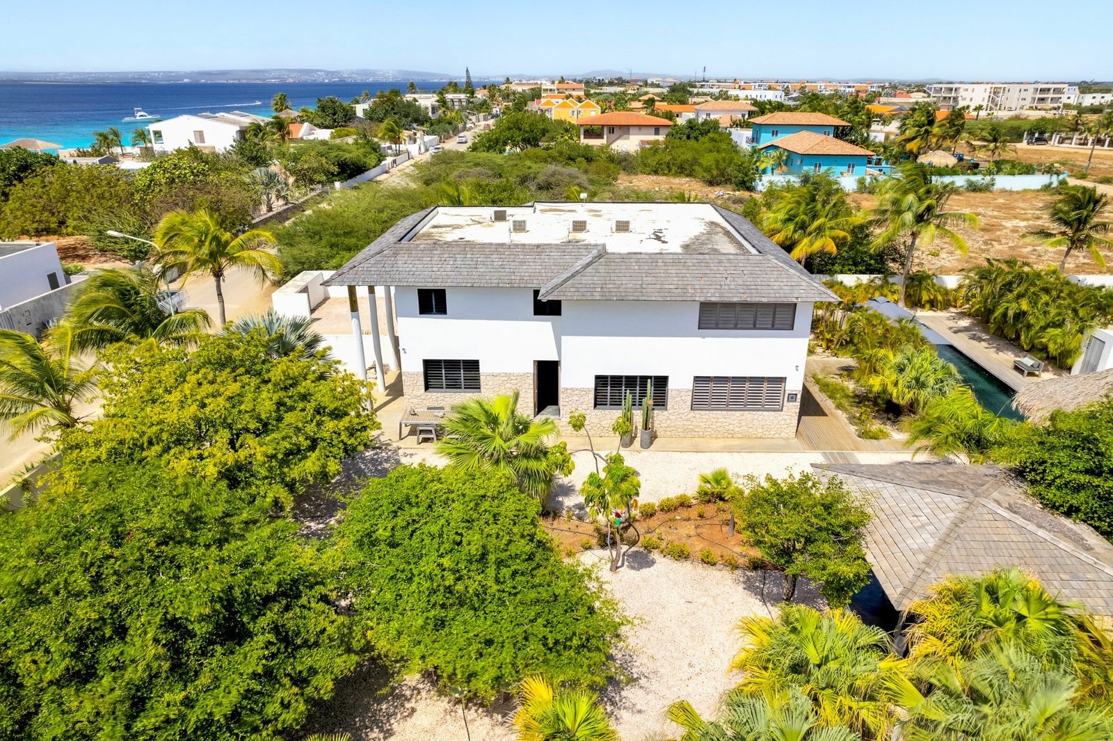 Beautiful Piet Boon Villa With 4 Spacious Bedrooms, Tropical Garden, Swimming Pool And Garage – Caribbean Villa in Kralendijk, Bonaire, Caribbean Netherlands 1 - 15344166