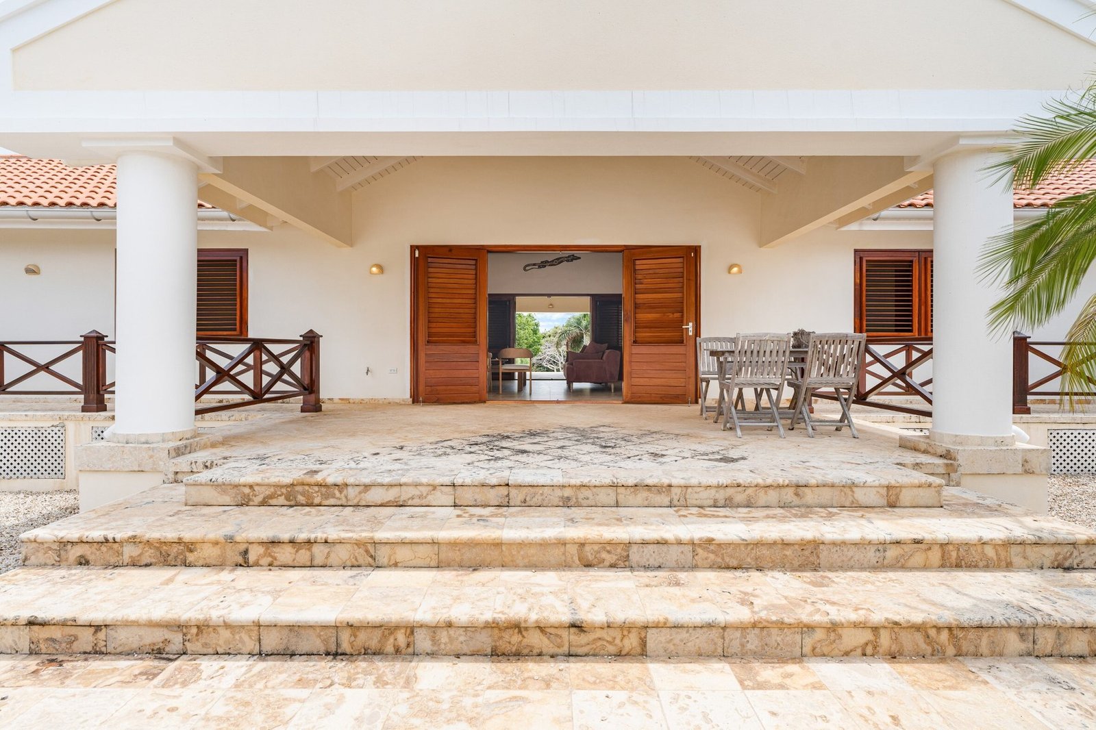 Live The Good Life With A Swimming Pool, Large Porch And Garages To Store Your Car Crown Shores 65 – Caribbean Villa in Kralendijk, Bonaire, Caribbean Netherlands 1 - 15770766