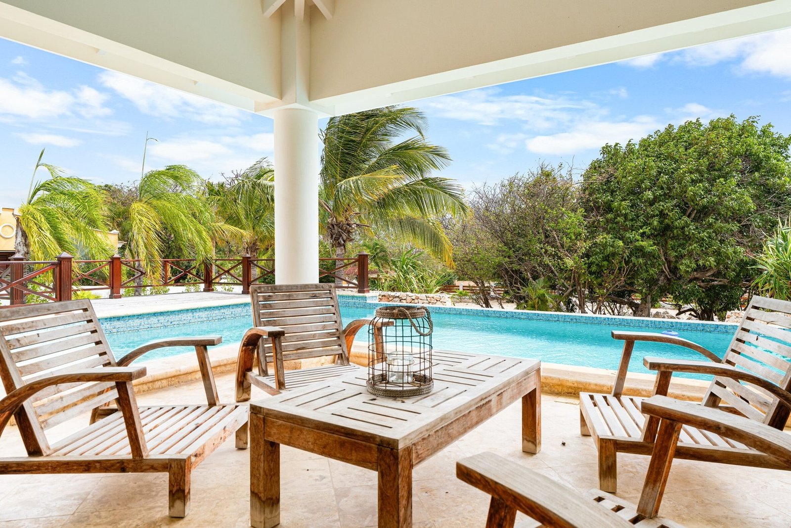 Live The Good Life With A Swimming Pool, Large Porch And Garages To Store Your Car Crown Shores 65 – Caribbean Villa in Kralendijk, Bonaire, Caribbean Netherlands 1 - 15770766
