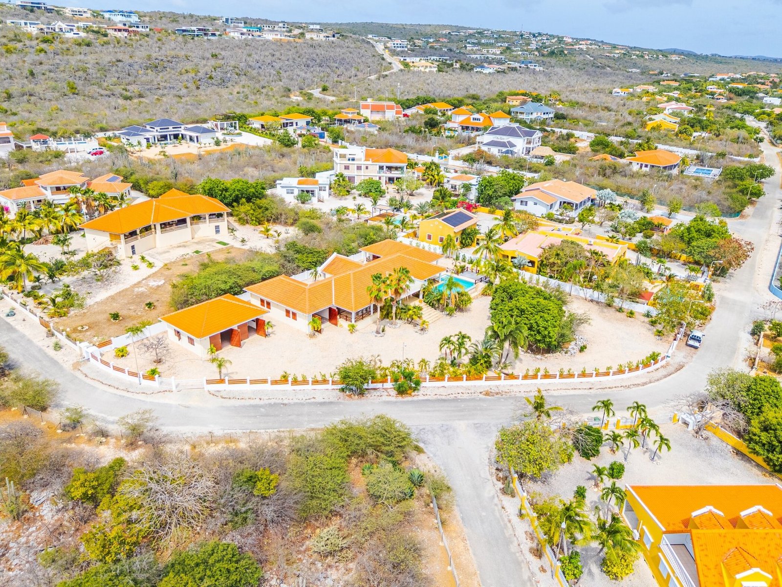 Live The Good Life With A Swimming Pool, Large Porch And Garages To Store Your Car Crown Shores 65 – Caribbean Villa in Kralendijk, Bonaire, Caribbean Netherlands 1 - 15770766