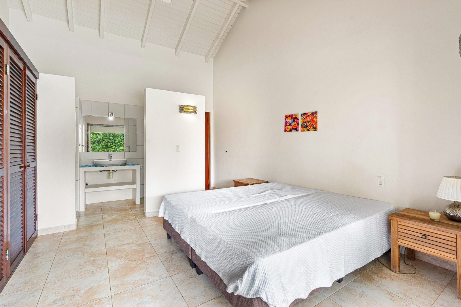 Live The Good Life With A Swimming Pool, Large Porch And Garages To Store Your Car Crown Shores 65 – Caribbean Villa in Kralendijk, Bonaire, Caribbean Netherlands 1 - 15770766