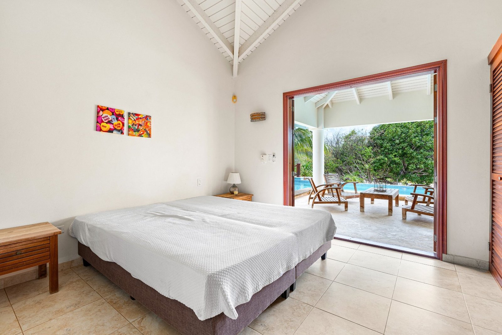 Live The Good Life With A Swimming Pool, Large Porch And Garages To Store Your Car Crown Shores 65 – Caribbean Villa in Kralendijk, Bonaire, Caribbean Netherlands 1 - 15770766