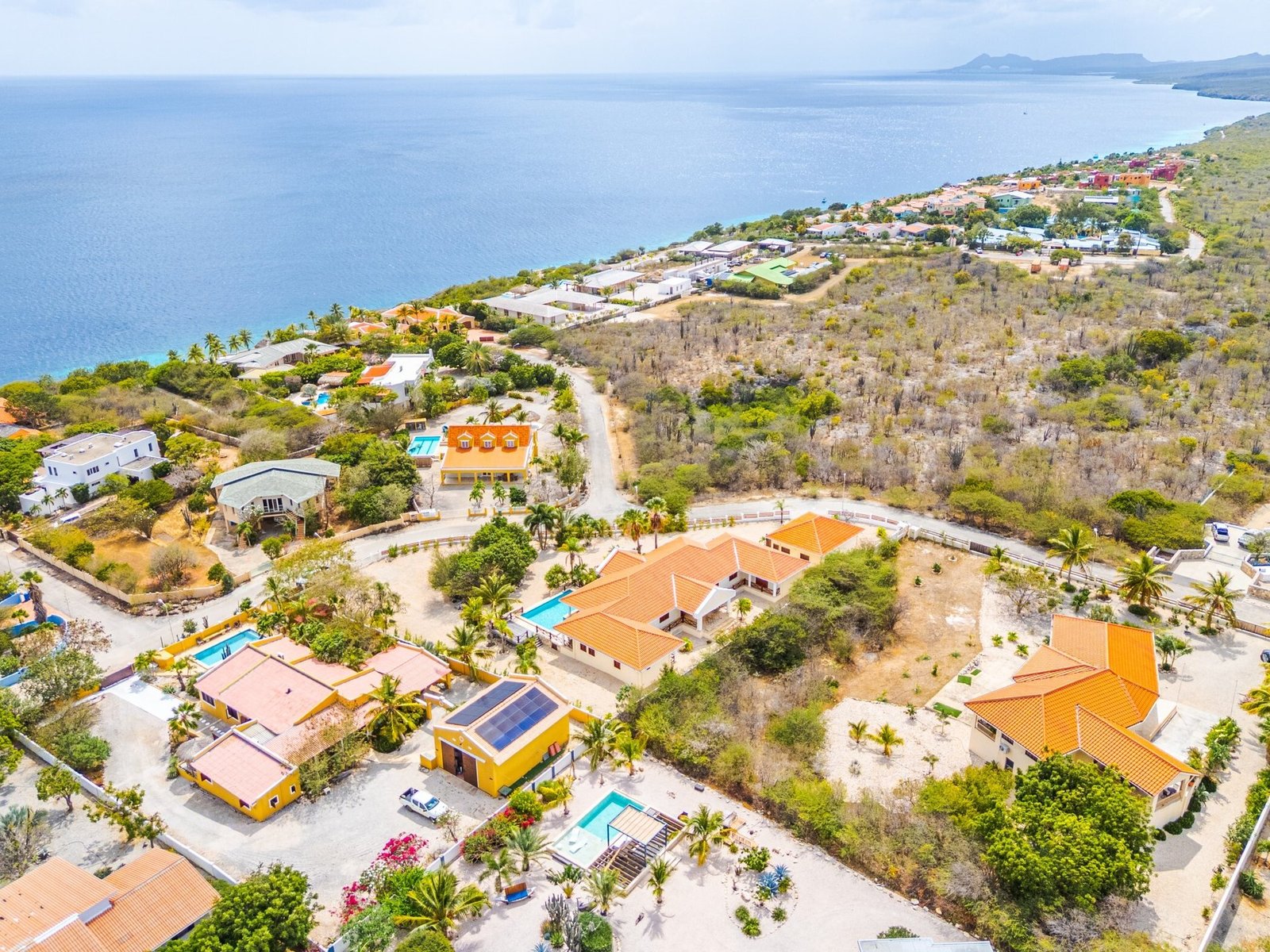 Live The Good Life With A Swimming Pool, Large Porch And Garages To Store Your Car Crown Shores 65 – Caribbean Villa in Kralendijk, Bonaire, Caribbean Netherlands 1 - 15770766