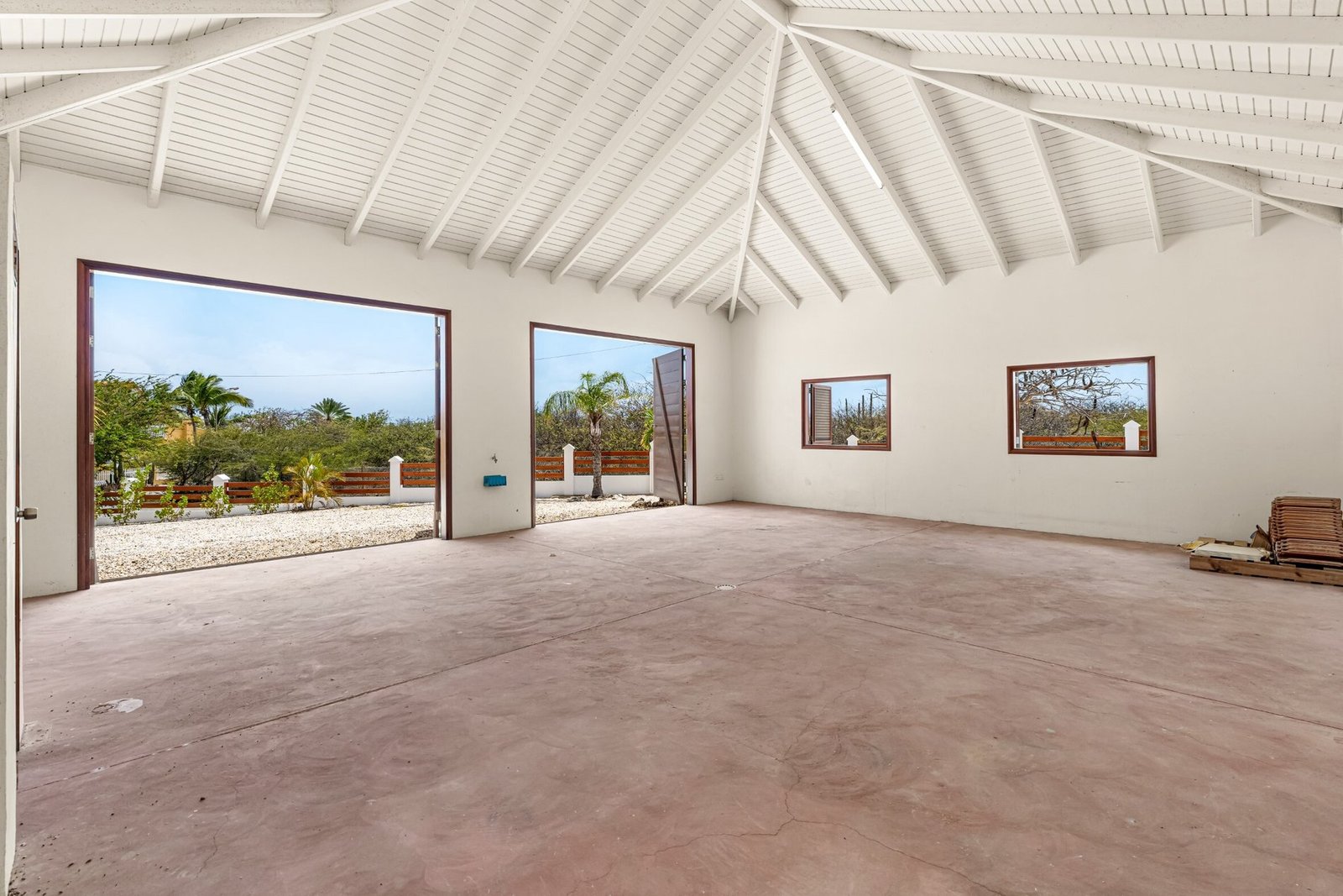 Live The Good Life With A Swimming Pool, Large Porch And Garages To Store Your Car Crown Shores 65 – Caribbean Villa in Kralendijk, Bonaire, Caribbean Netherlands 1 - 15770766