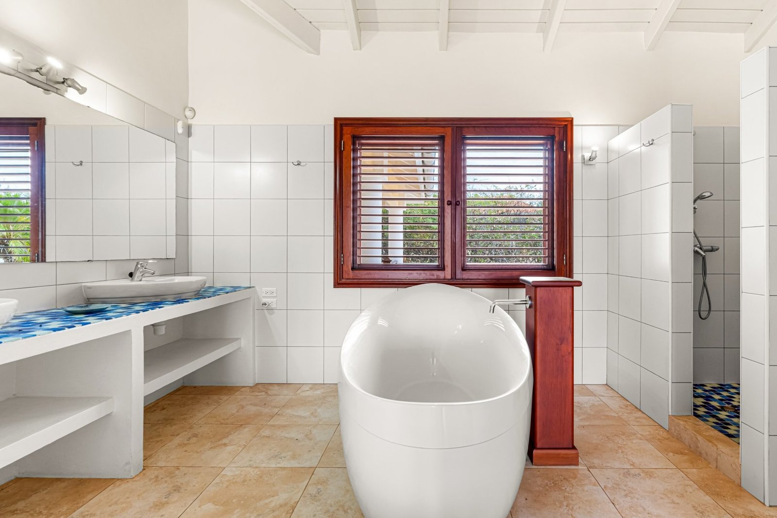 Live The Good Life With A Swimming Pool, Large Porch And Garages To Store Your Car Crown Shores 65 – Caribbean Villa in Kralendijk, Bonaire, Caribbean Netherlands 1 - 15770766