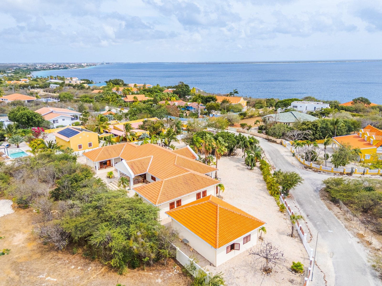 Live The Good Life With A Swimming Pool, Large Porch And Garages To Store Your Car Crown Shores 65 – Caribbean Villa in Kralendijk, Bonaire, Caribbean Netherlands 1 - 15770766