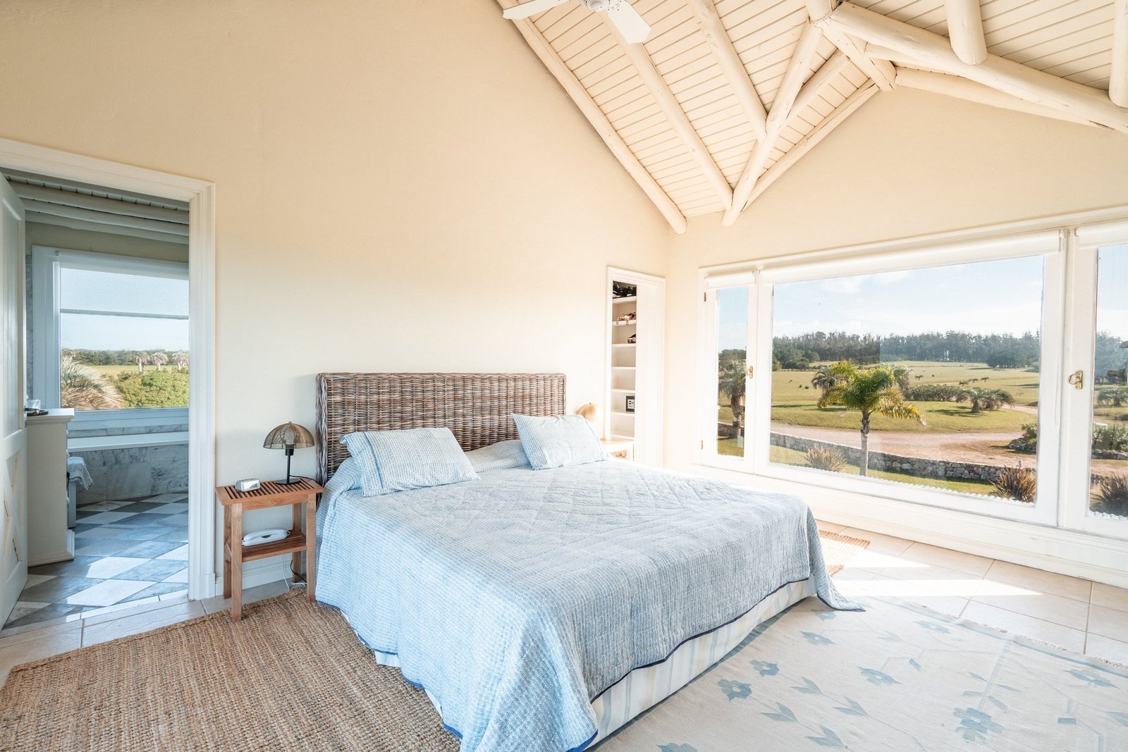 Elegant Oceanfront Home With Breathtaking Views Villa in Las Garzas, Rocha Department, Uruguay 1 - 14331733