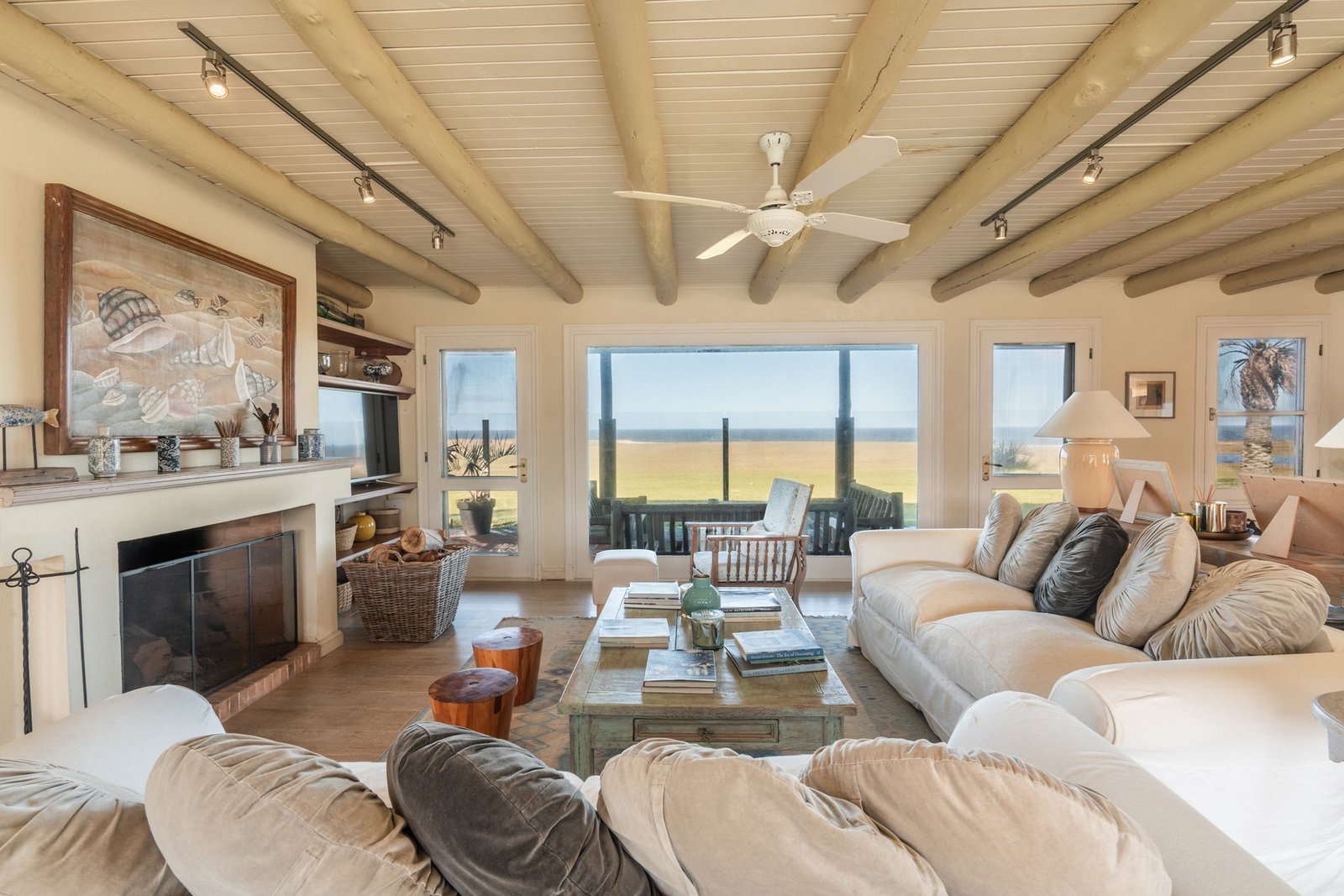 Elegant Oceanfront Home With Breathtaking Views Villa in Las Garzas, Rocha Department, Uruguay 1 - 14331733